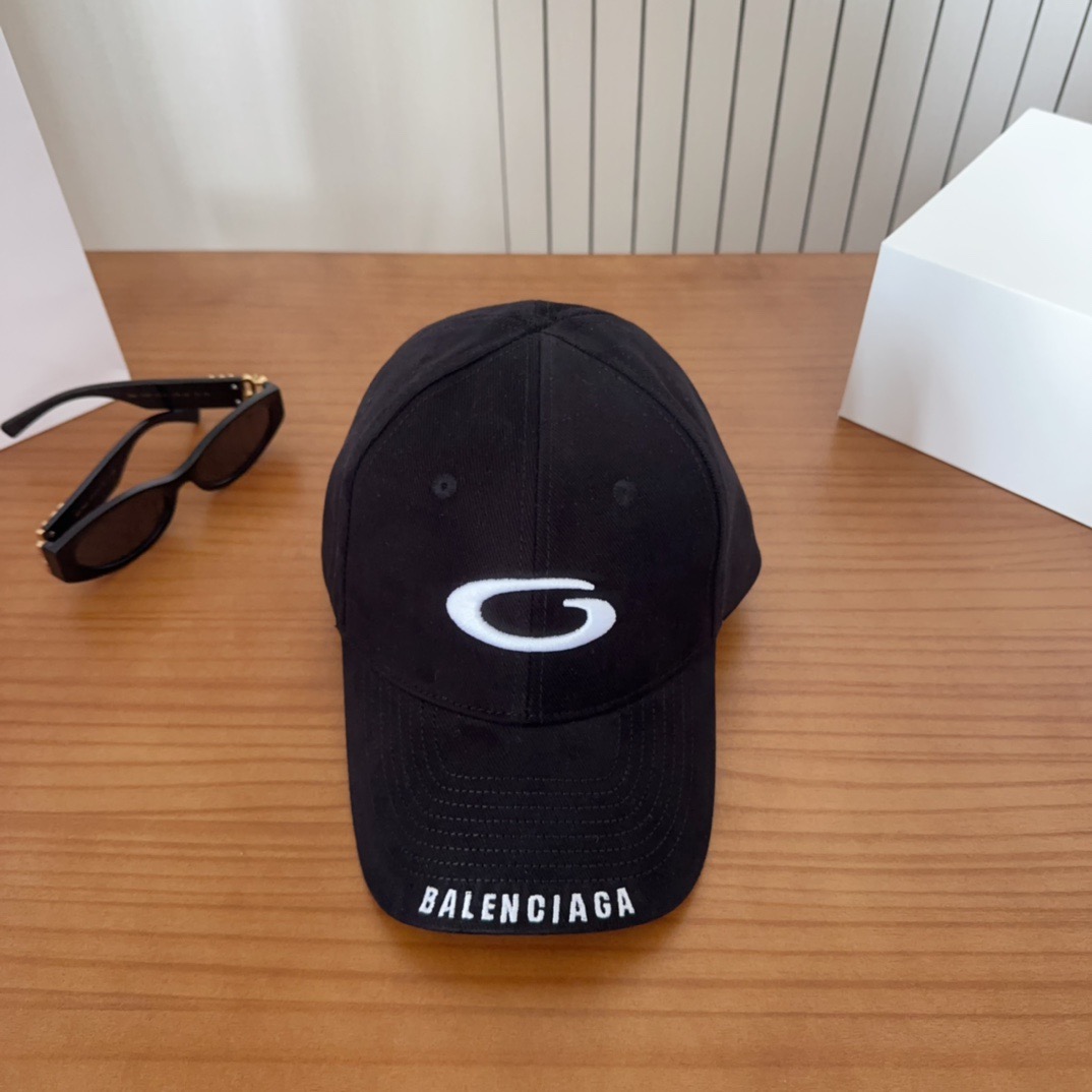 BALENCIAGA巴黎世家新款洗水棒球帽，很酷的色系，男女佩戴都有不同style，第一批抢先出货！巴黎