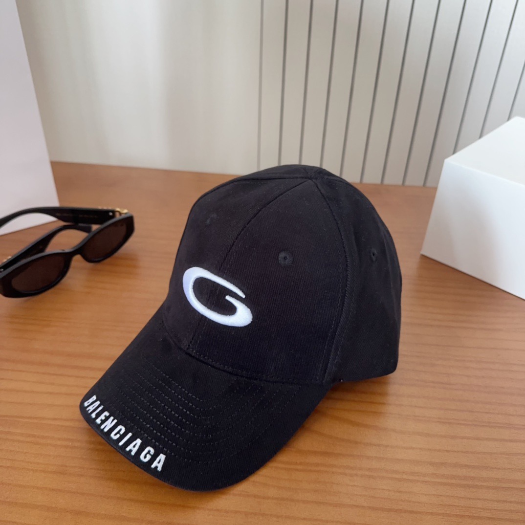BALENCIAGA巴黎世家新款洗水棒球帽，很酷的色系，男女佩戴都有不同style，第一批抢先出货！巴黎