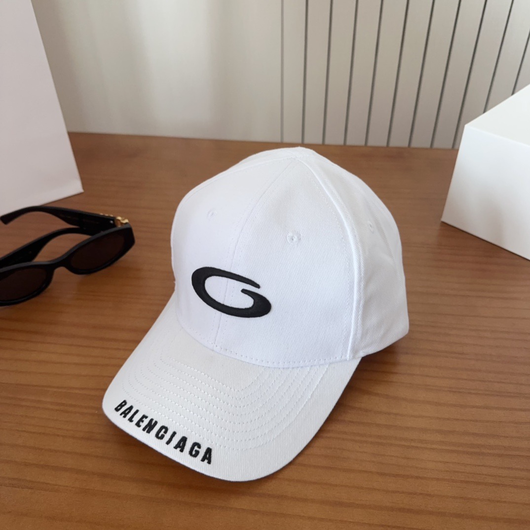 BALENCIAGA巴黎世家新款洗水棒球帽，很酷的色系，男女佩戴都有不同style，第一批抢先出货！巴黎