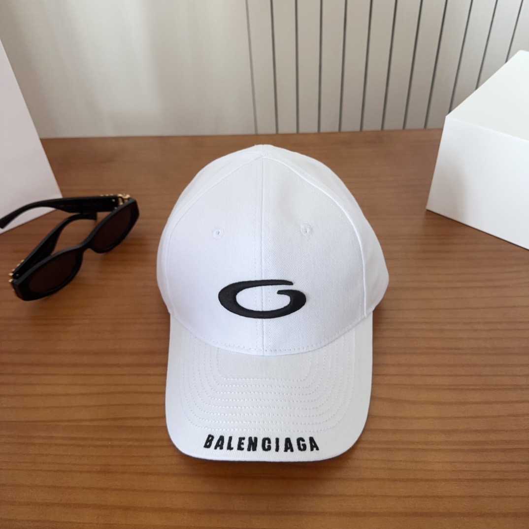 BALENCIAGA巴黎世家新款洗水棒球帽，很酷的色系，男女佩戴都有不同style，第一批抢先出货！巴黎