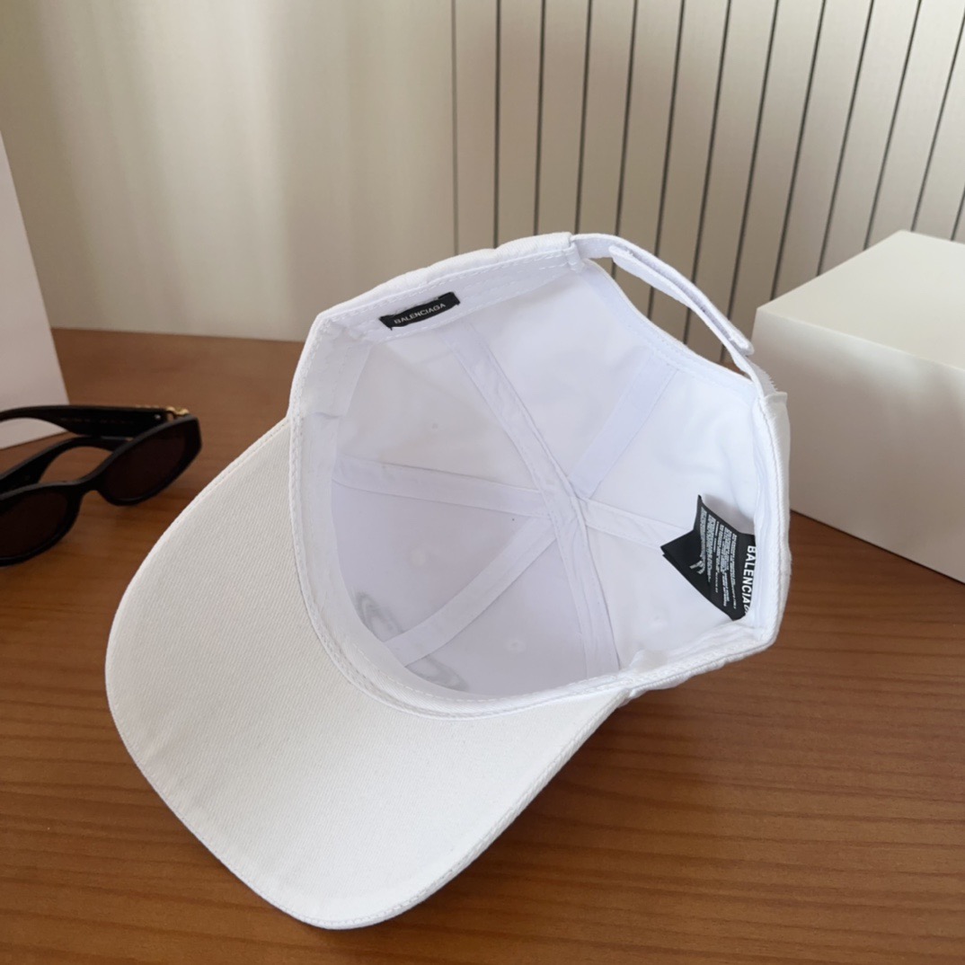 BALENCIAGA巴黎世家新款洗水棒球帽，很酷的色系，男女佩戴都有不同style，第一批抢先出货！巴黎