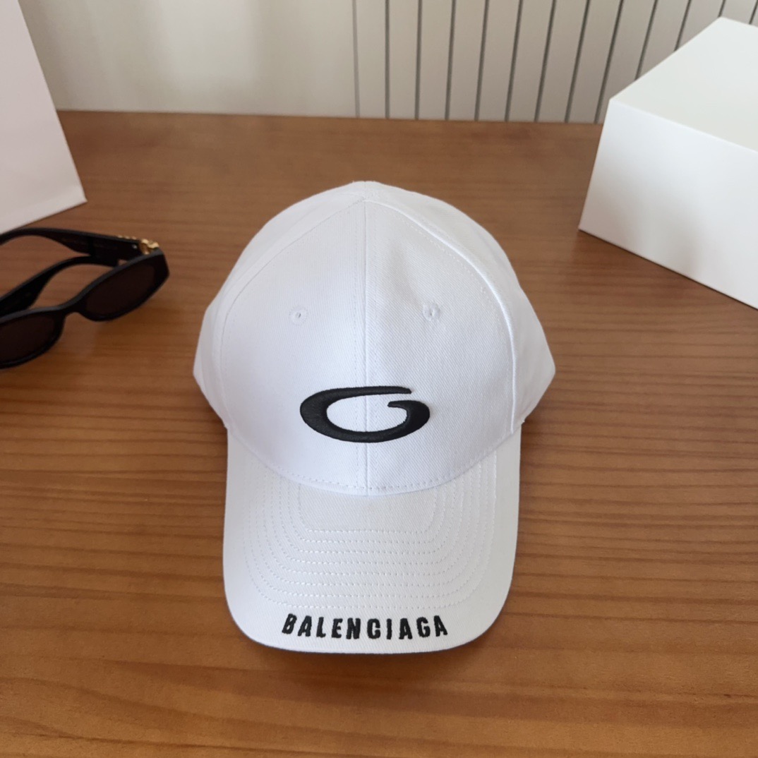 BALENCIAGA巴黎世家新款洗水棒球帽，很酷的色系，男女佩戴都有不同style，第一批抢先出货！巴黎