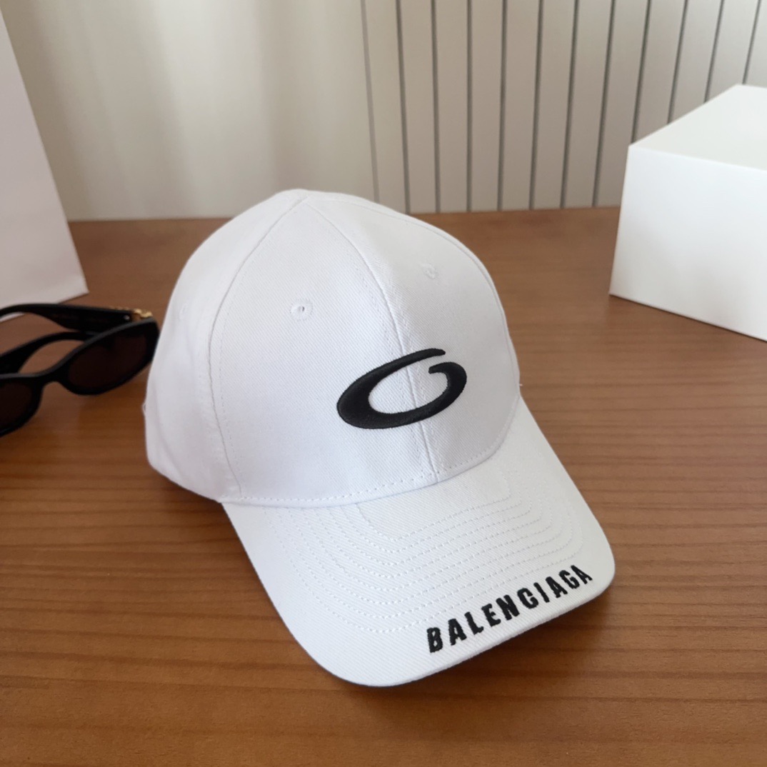 BALENCIAGA巴黎世家新款洗水棒球帽，很酷的色系，男女佩戴都有不同style，第一批抢先出货！巴黎