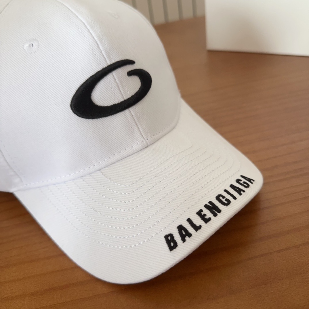 BALENCIAGA巴黎世家新款洗水棒球帽，很酷的色系，男女佩戴都有不同style，第一批抢先出货！巴黎