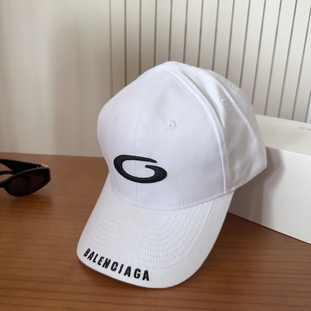 BALENCIAGA巴黎世家新款洗水棒球帽，很酷的色系，男女佩戴都有不同style，第一批抢先出货！巴黎