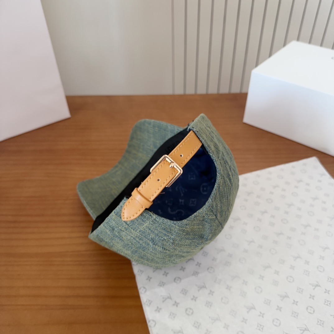 

路易威登棒球帽LouisVuitton👒😍新款LV棒球帽，重工打造♥完美刺绣，高端大气，百搭款🤗男女