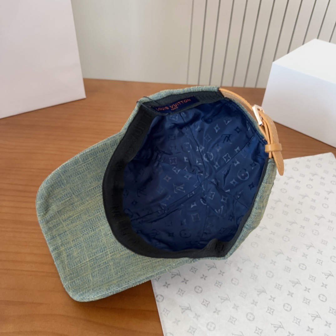 

路易威登棒球帽LouisVuitton👒😍新款LV棒球帽，重工打造♥完美刺绣，高端大气，百搭款🤗男女