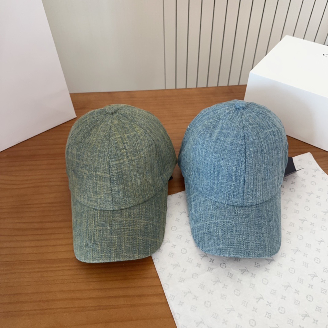 

路易威登棒球帽LouisVuitton👒😍新款LV棒球帽，重工打造♥完美刺绣，高端大气，百搭款🤗男女