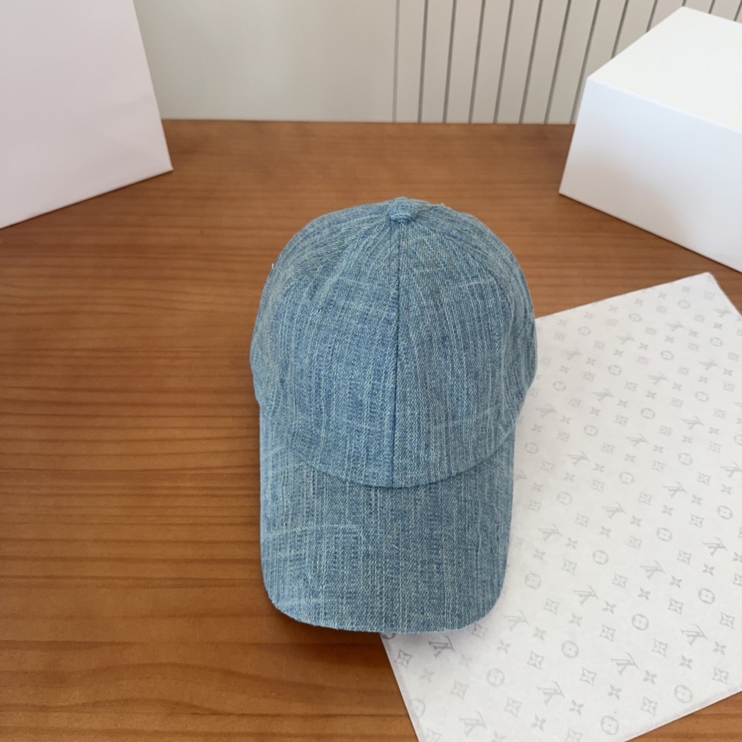 

路易威登棒球帽LouisVuitton👒😍新款LV棒球帽，重工打造♥完美刺绣，高端大气，百搭款🤗男女