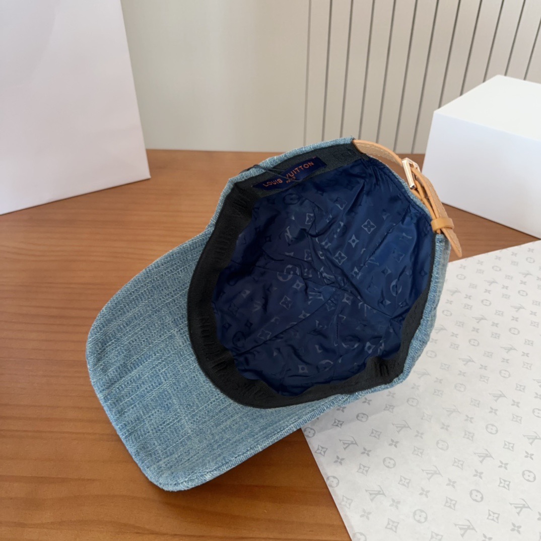 

路易威登棒球帽LouisVuitton👒😍新款LV棒球帽，重工打造♥完美刺绣，高端大气，百搭款🤗男女