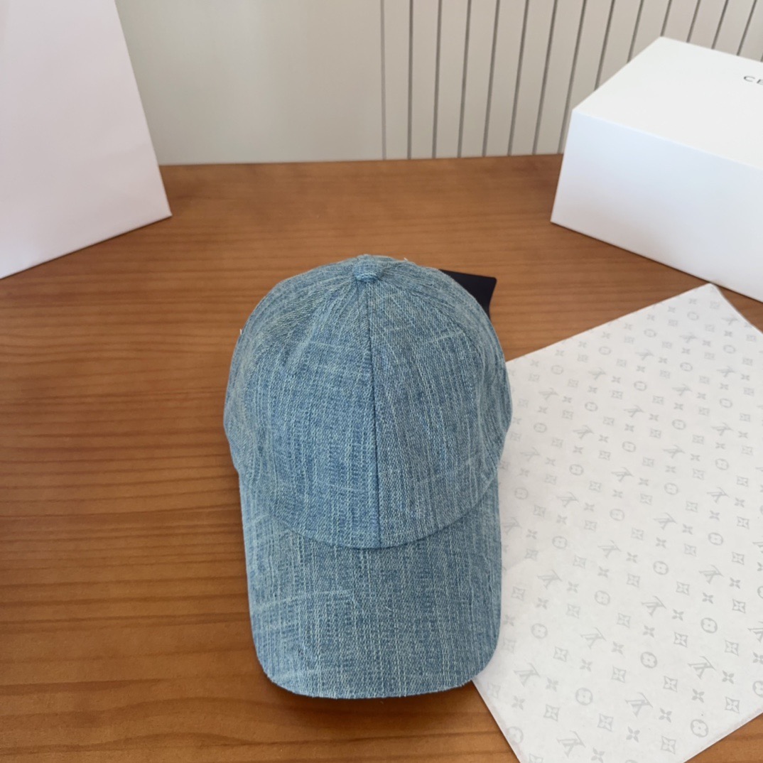 

路易威登棒球帽LouisVuitton👒😍新款LV棒球帽，重工打造♥完美刺绣，高端大气，百搭款🤗男女