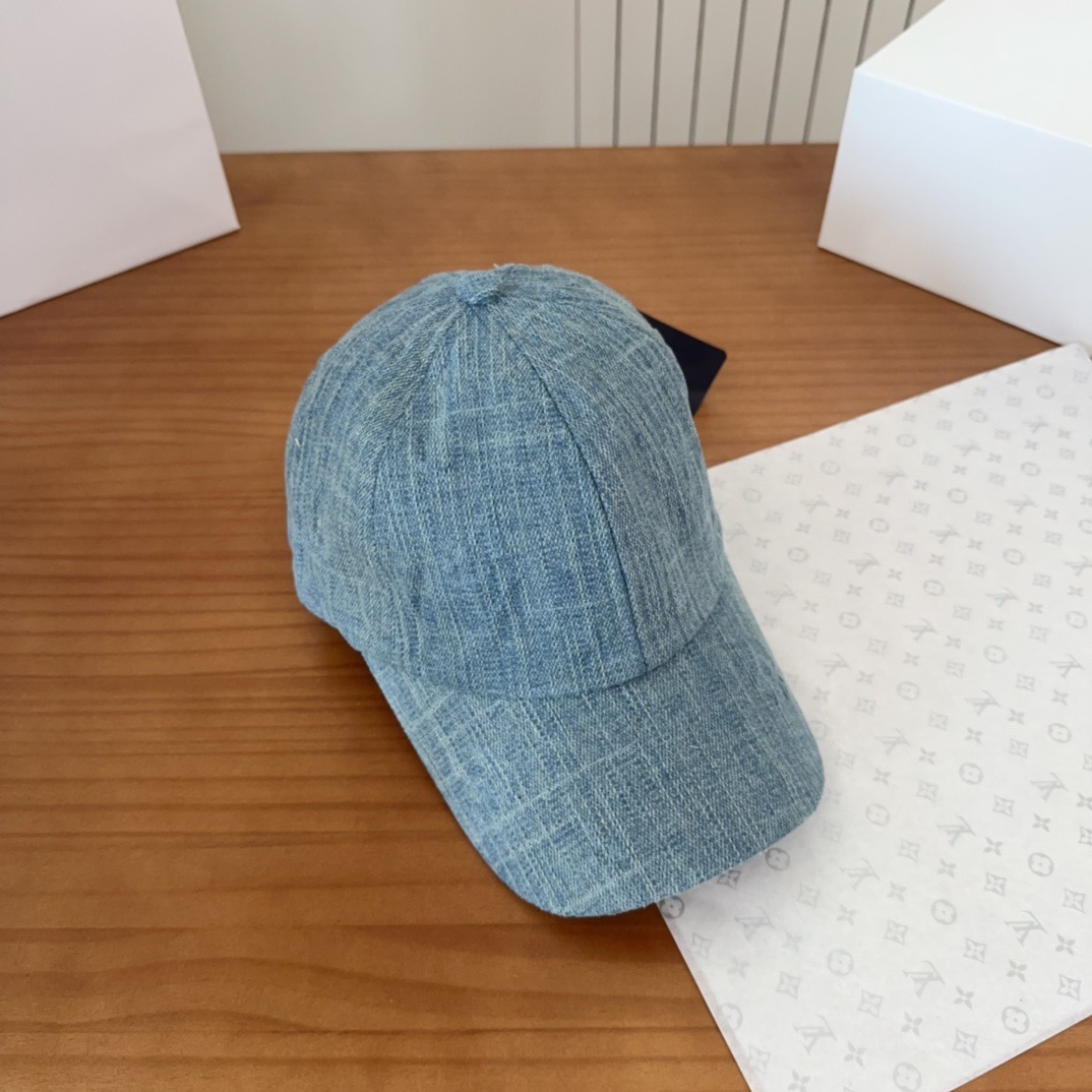 

路易威登棒球帽LouisVuitton👒😍新款LV棒球帽，重工打造♥完美刺绣，高端大气，百搭款🤗男女