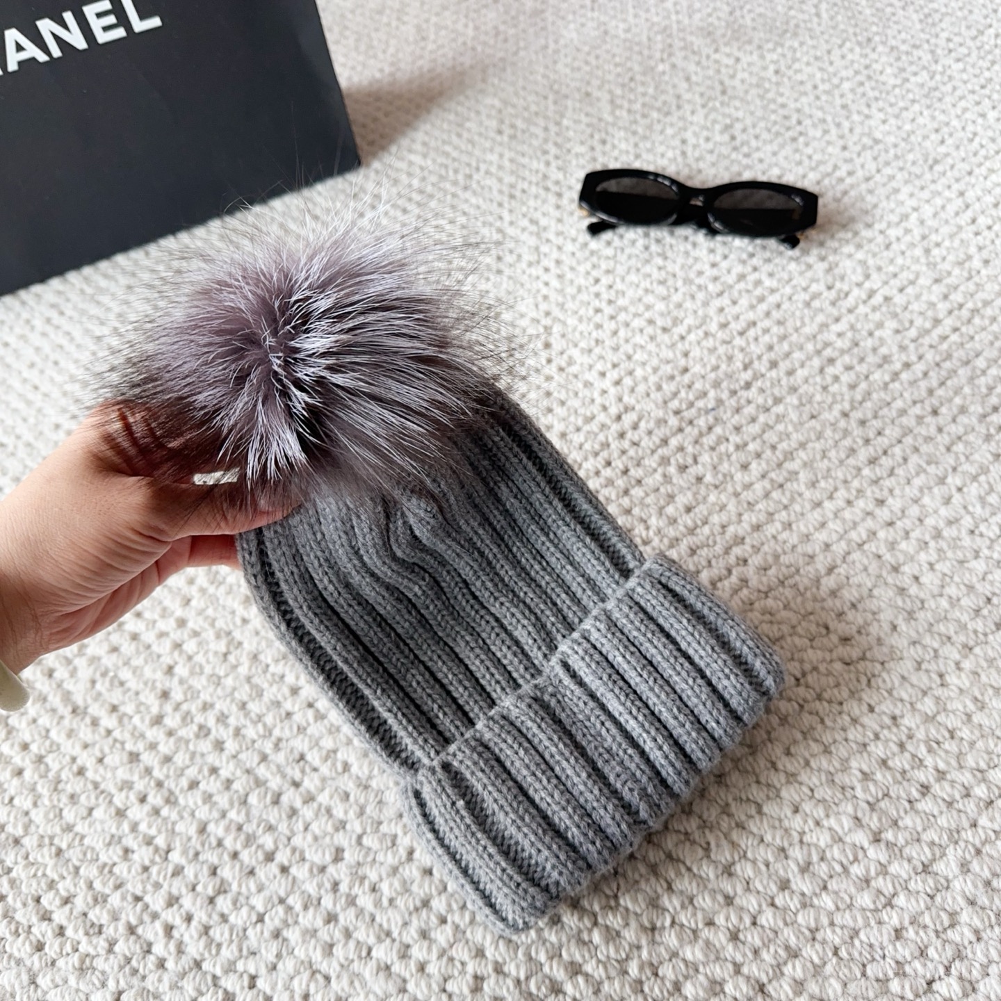 Moncler蒙口25秋冬女士羊毛编织保暖针织帽羊绒软糯般质感，正品级享受！超大狐狸毛球1:1定制，原标