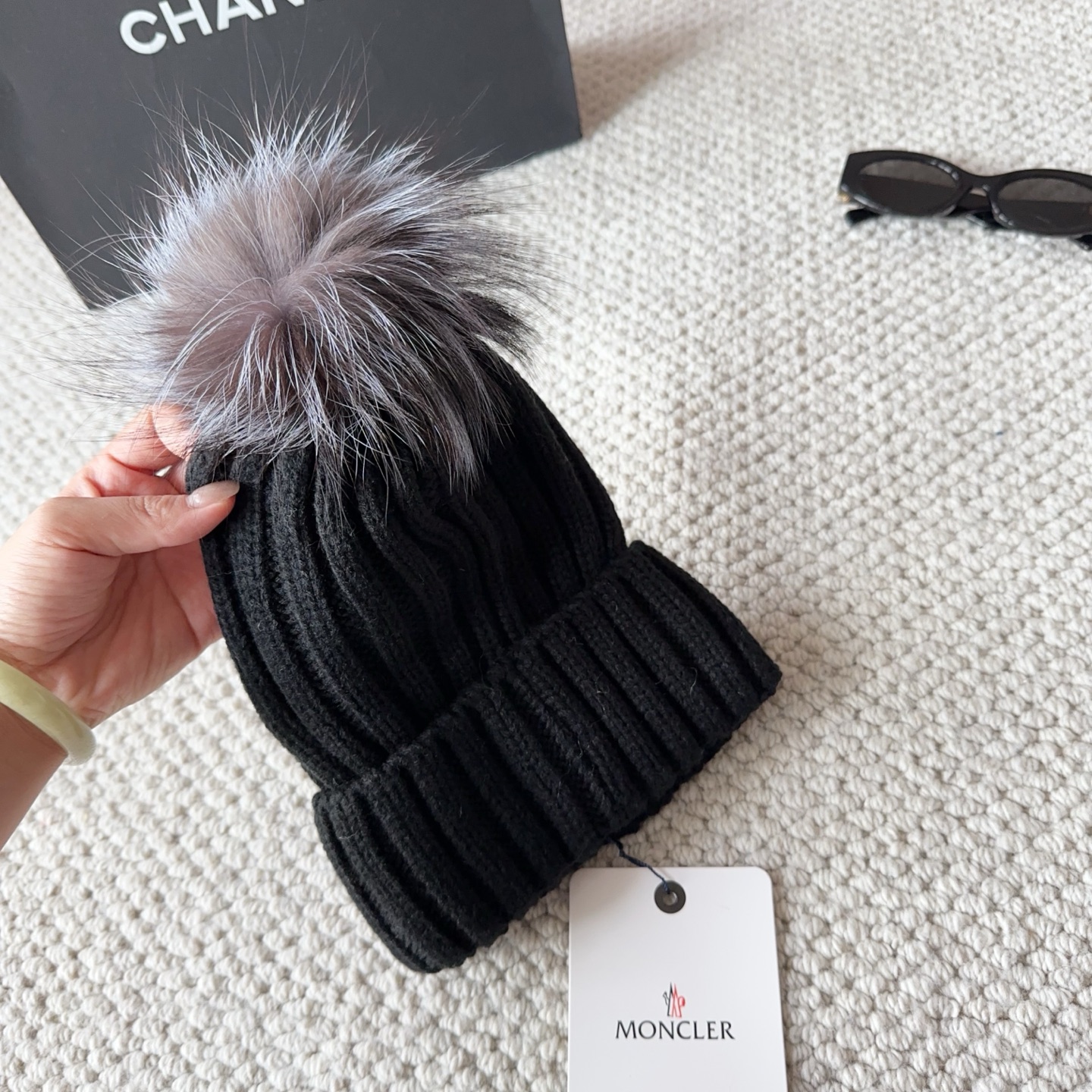 Moncler蒙口25秋冬女士羊毛编织保暖针织帽羊绒软糯般质感，正品级享受！超大狐狸毛球1:1定制，原标