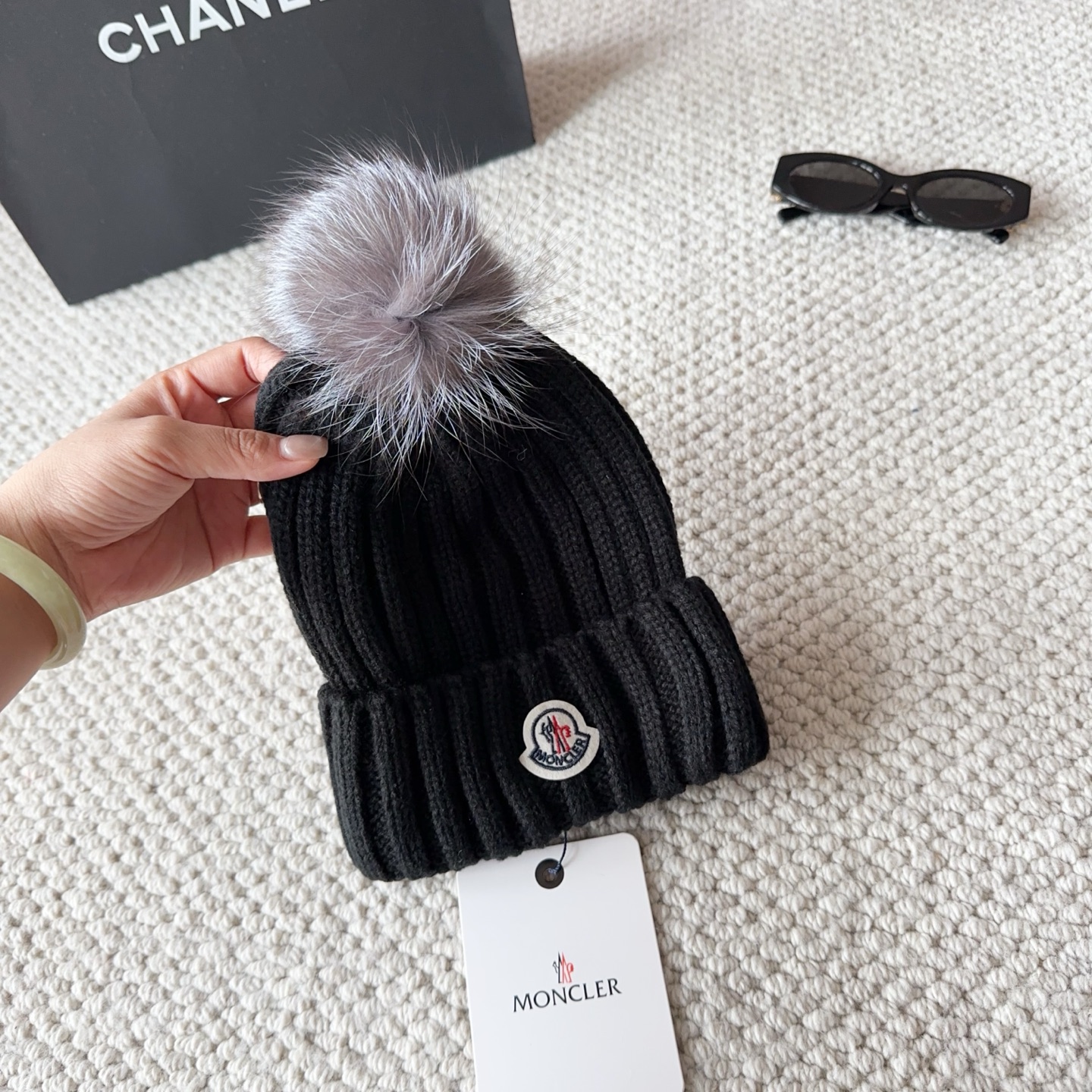 Moncler蒙口25秋冬女士羊毛编织保暖针织帽羊绒软糯般质感，正品级享受！超大狐狸毛球1:1定制，原标