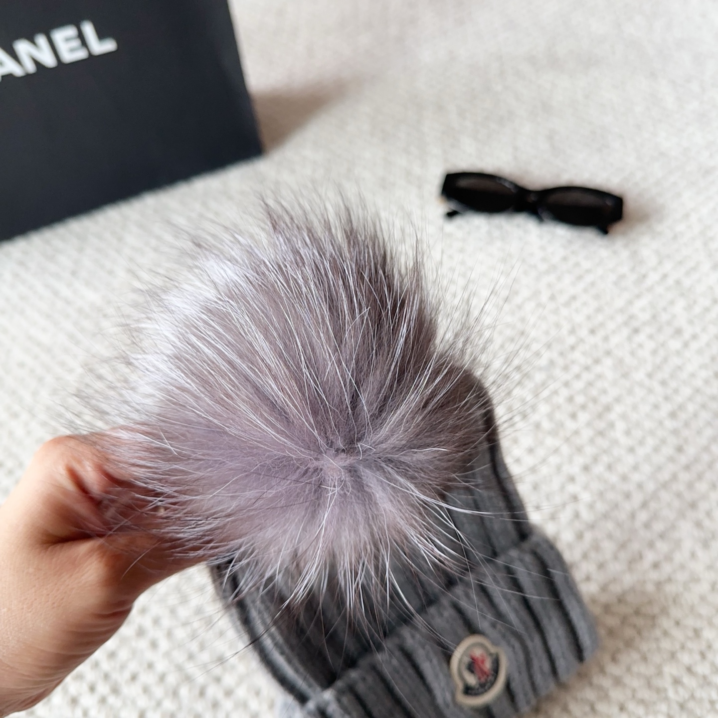 Moncler蒙口25秋冬女士羊毛编织保暖针织帽羊绒软糯般质感，正品级享受！超大狐狸毛球1:1定制，原标