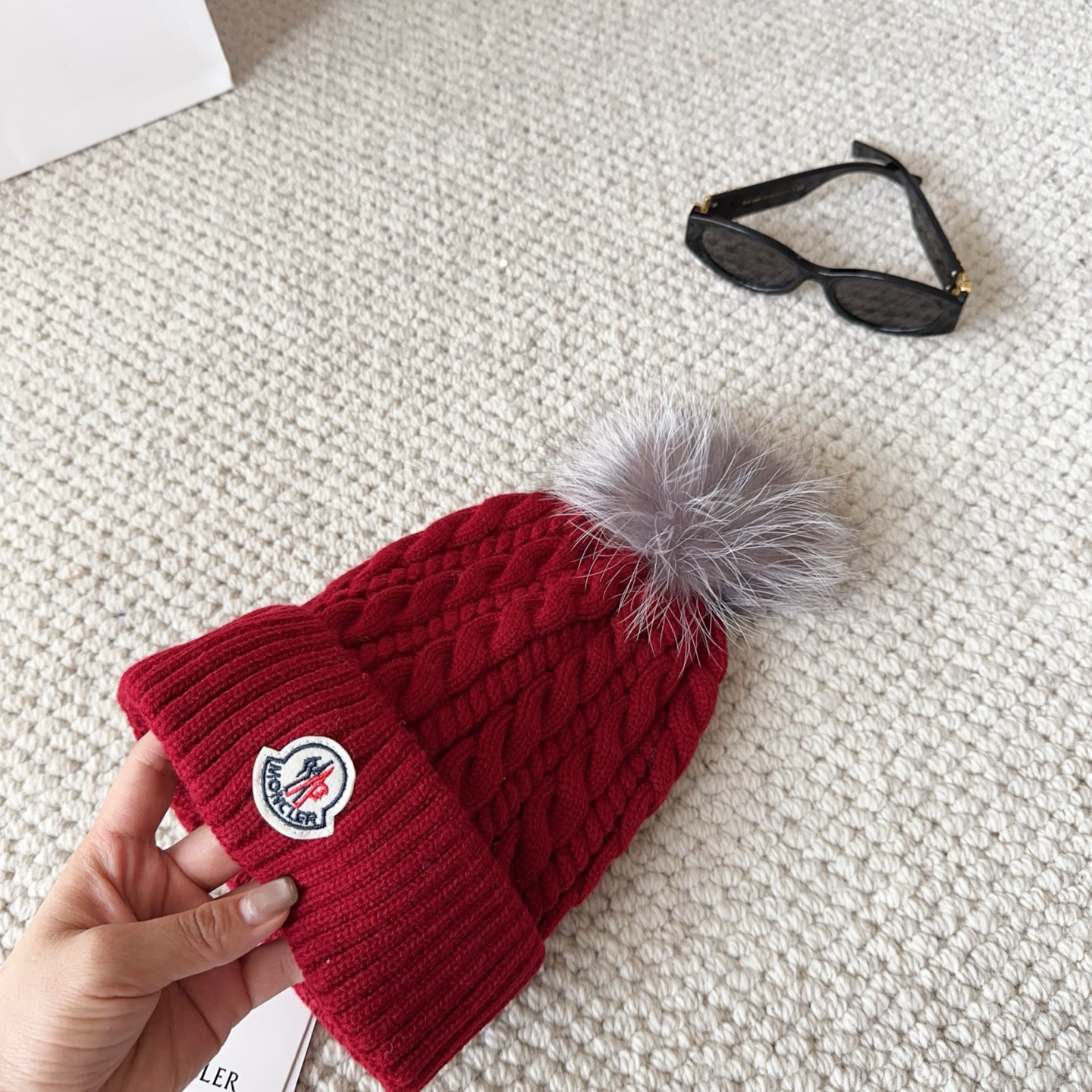 Moncler蒙口25秋冬女士羊毛编织保暖针织帽羊绒软糯般质感，正品级享受！超大狐狸毛球1:1定制，原标