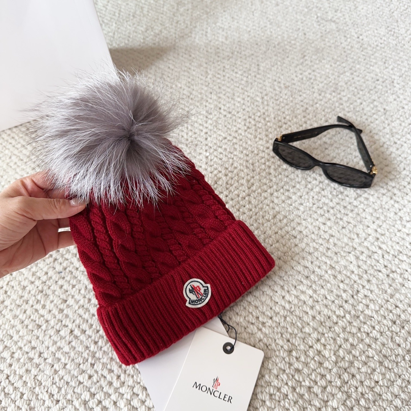Moncler蒙口25秋冬女士羊毛编织保暖针织帽羊绒软糯般质感，正品级享受！超大狐狸毛球1:1定制，原标