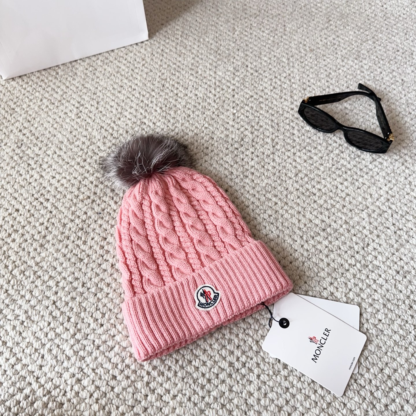 Moncler蒙口25秋冬女士羊毛编织保暖针织帽羊绒软糯般质感，正品级享受！超大狐狸毛球1:1定制，原标