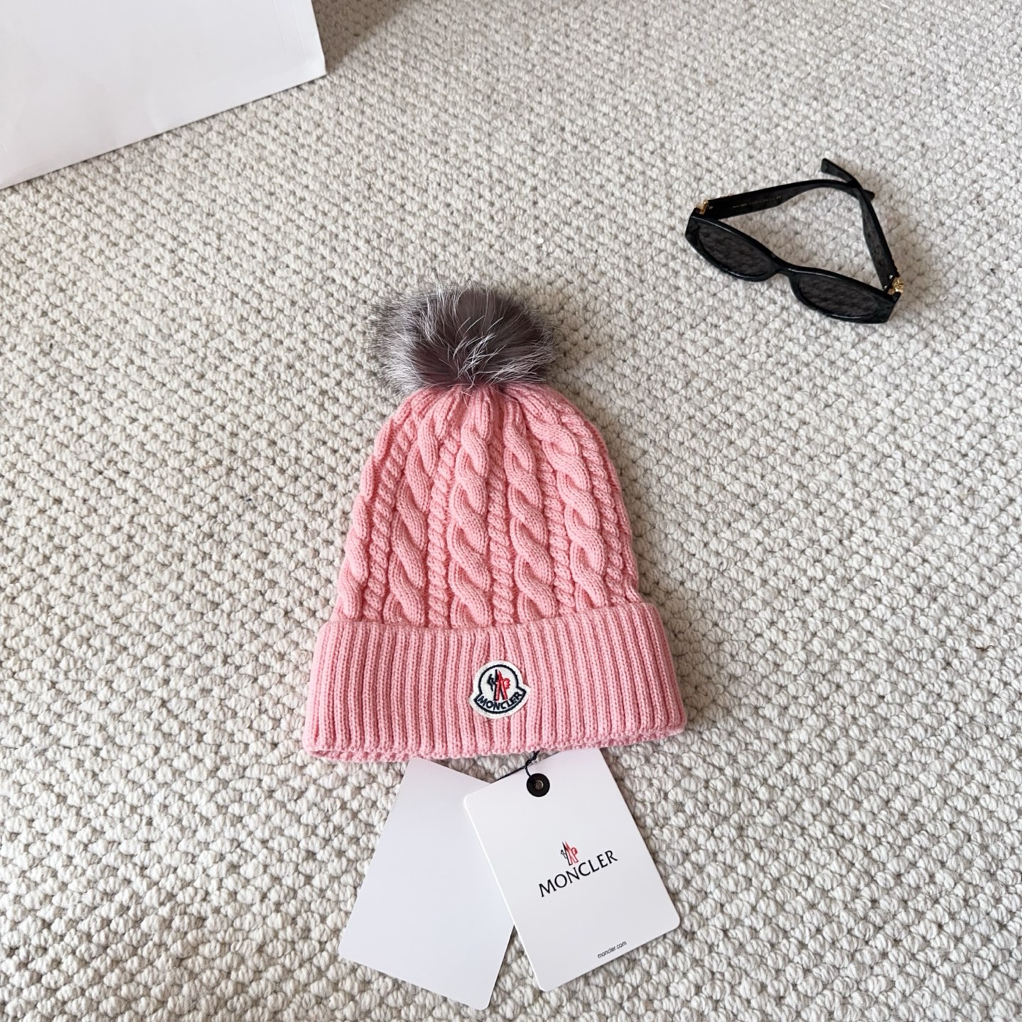 Moncler蒙口25秋冬女士羊毛编织保暖针织帽羊绒软糯般质感，正品级享受！超大狐狸毛球1:1定制，原标