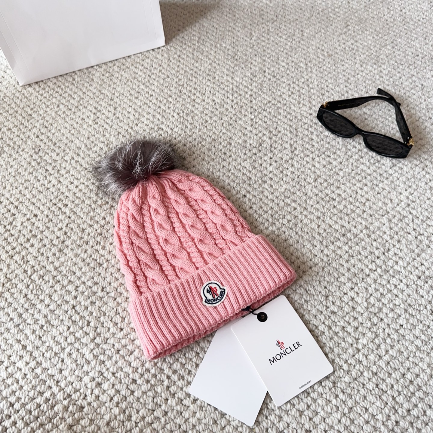 Moncler蒙口25秋冬女士羊毛编织保暖针织帽羊绒软糯般质感，正品级享受！超大狐狸毛球1:1定制，原标