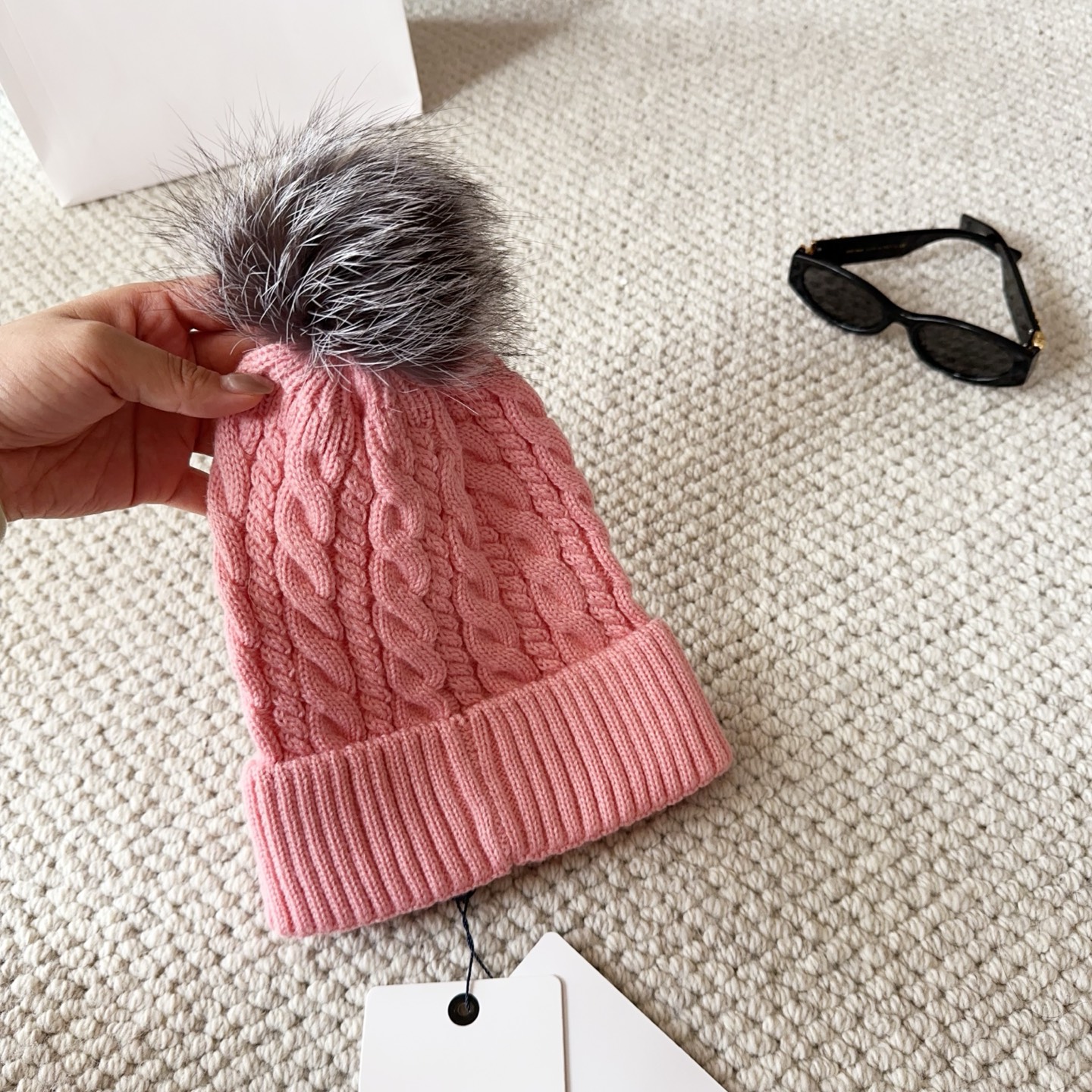 Moncler蒙口25秋冬女士羊毛编织保暖针织帽羊绒软糯般质感，正品级享受！超大狐狸毛球1:1定制，原标