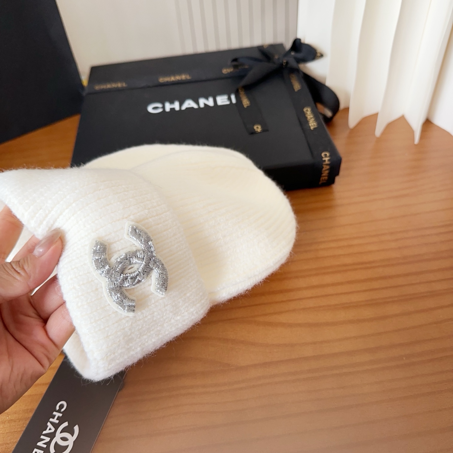 Chanel官网品质香奈儿秋冬网红时尚博主推荐款针织帽，藏着不动声色的高级感，每一处线条都透着利落大方，