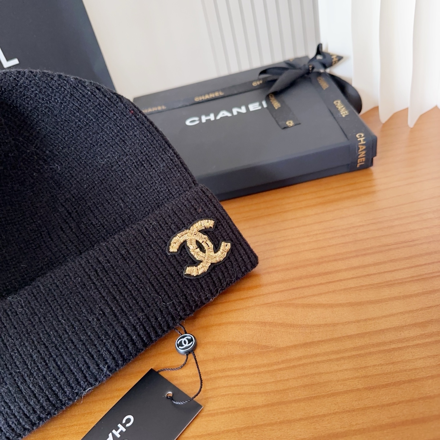 Chanel官网品质香奈儿秋冬网红时尚博主推荐款针织帽，藏着不动声色的高级感，每一处线条都透着利落大方，