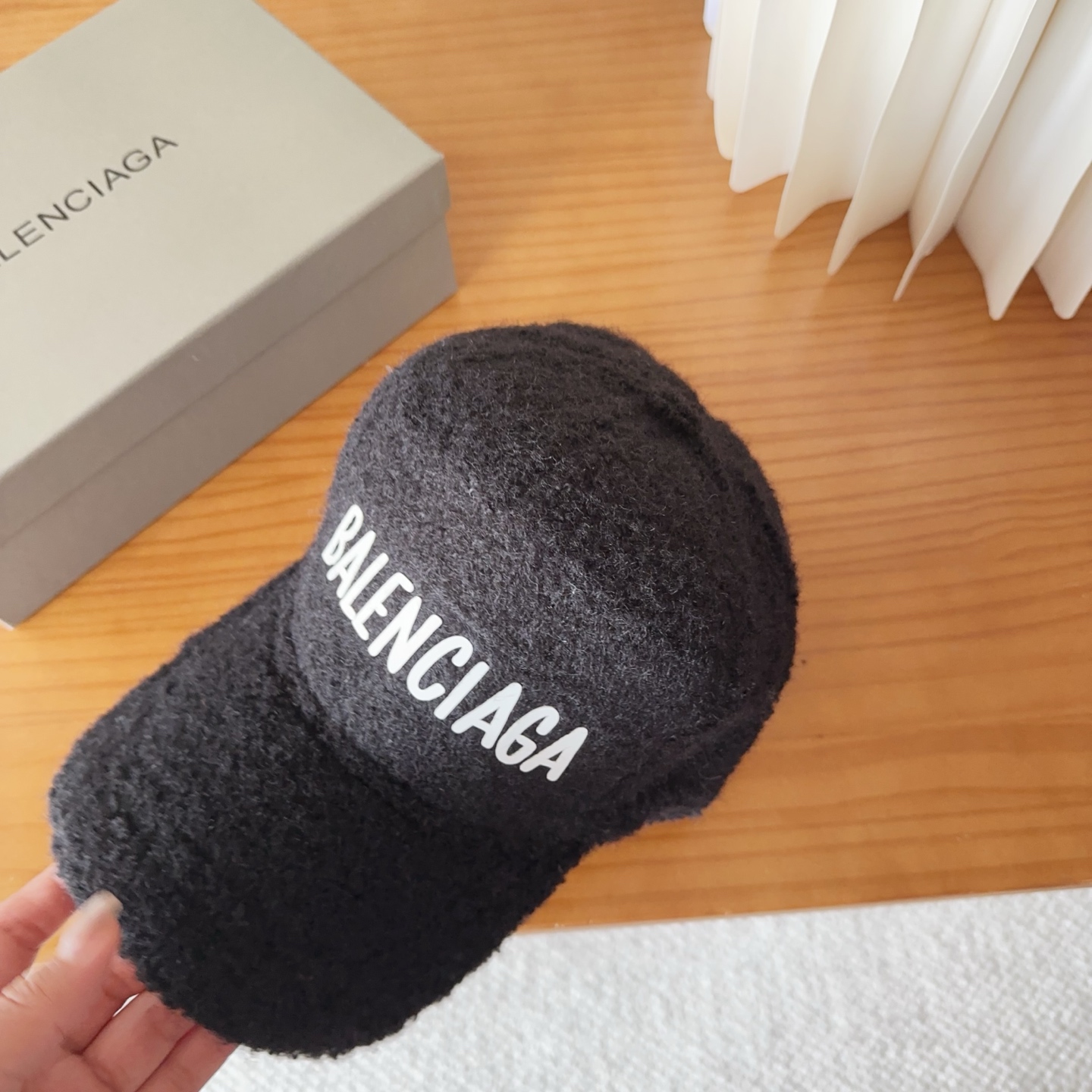 P58

巴黎世*棒球帽，经典的潮酷风，太 nice👍😍
好看的不要不要的😉巨防嗮❗️巨百搭 ❗️巨显脸小😉