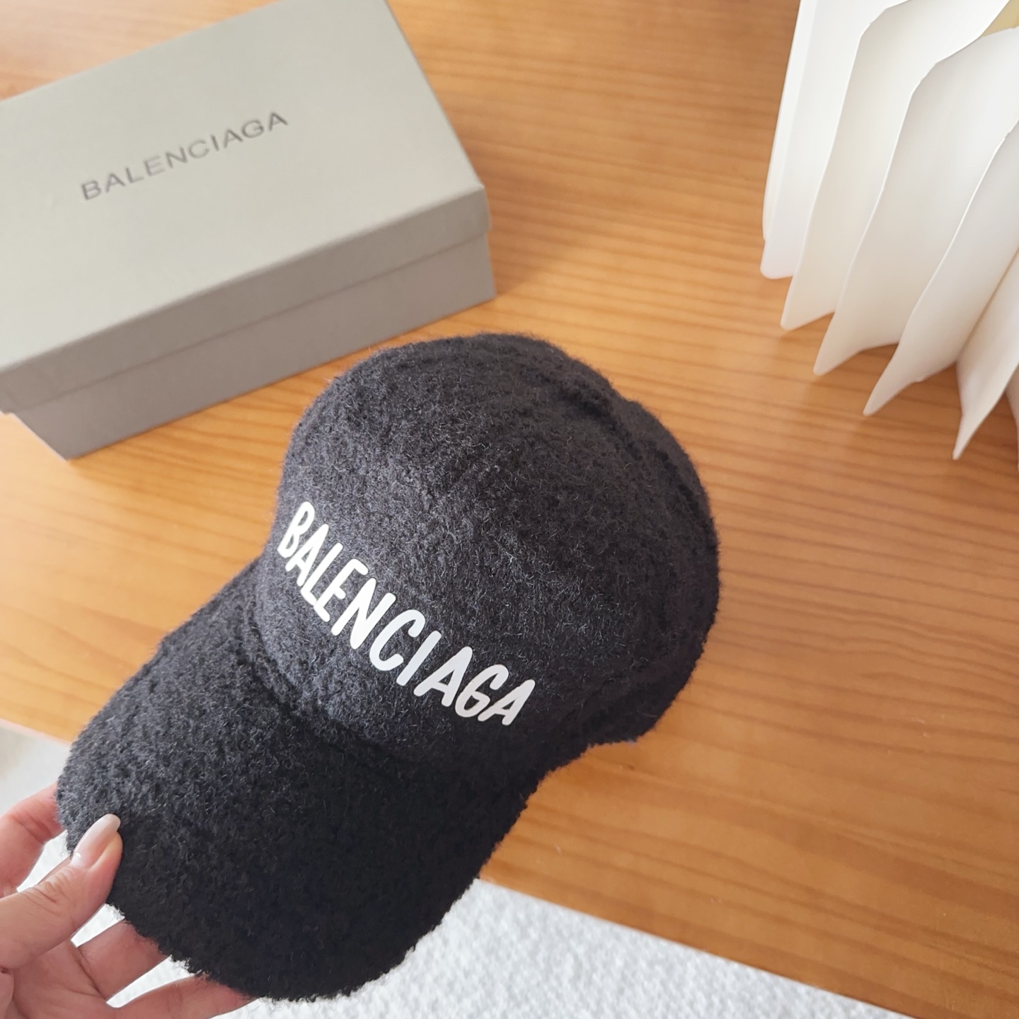 P58

巴黎世*棒球帽，经典的潮酷风，太 nice👍😍
好看的不要不要的😉巨防嗮❗️巨百搭 ❗️巨显脸小😉