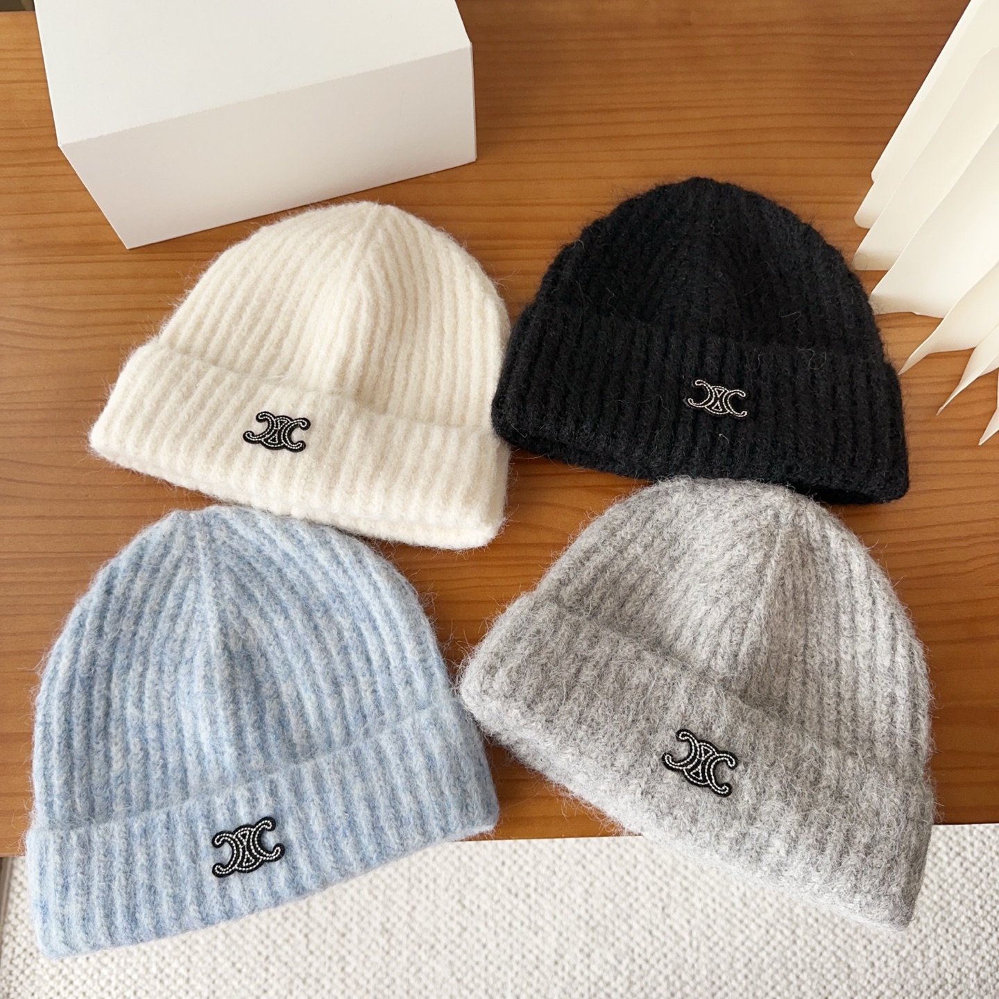 P62

Celine 思琳 2025秋冬新款毛线帽，男女款针织帽，