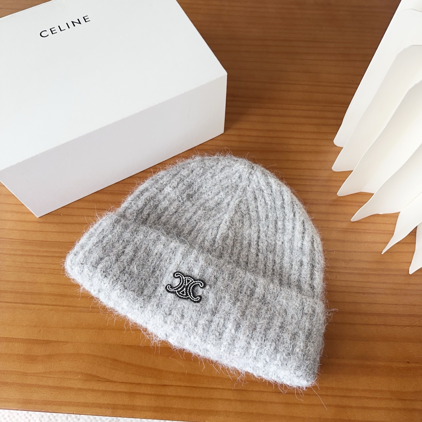 P62

Celine 思琳 2025秋冬新款毛线帽，男女款针织帽，