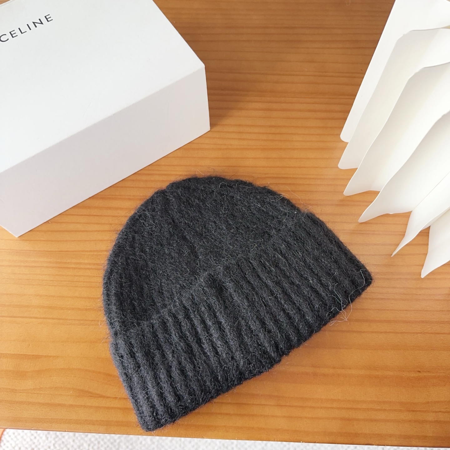 P62

Celine 思琳 2025秋冬新款毛线帽，男女款针织帽，