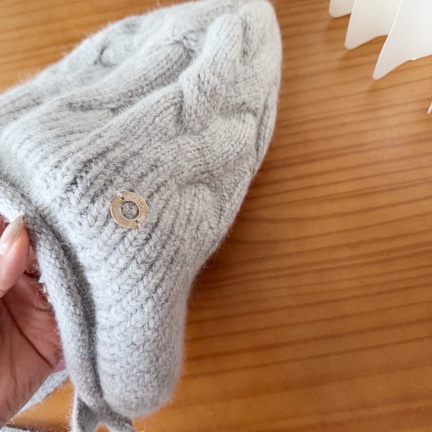 LP秋冬款翻边羊毛针织毛线帽这款必定是极简主义的最爱干净，利索，时尚百搭，绝对不挑脸型！属于时尚经典的万