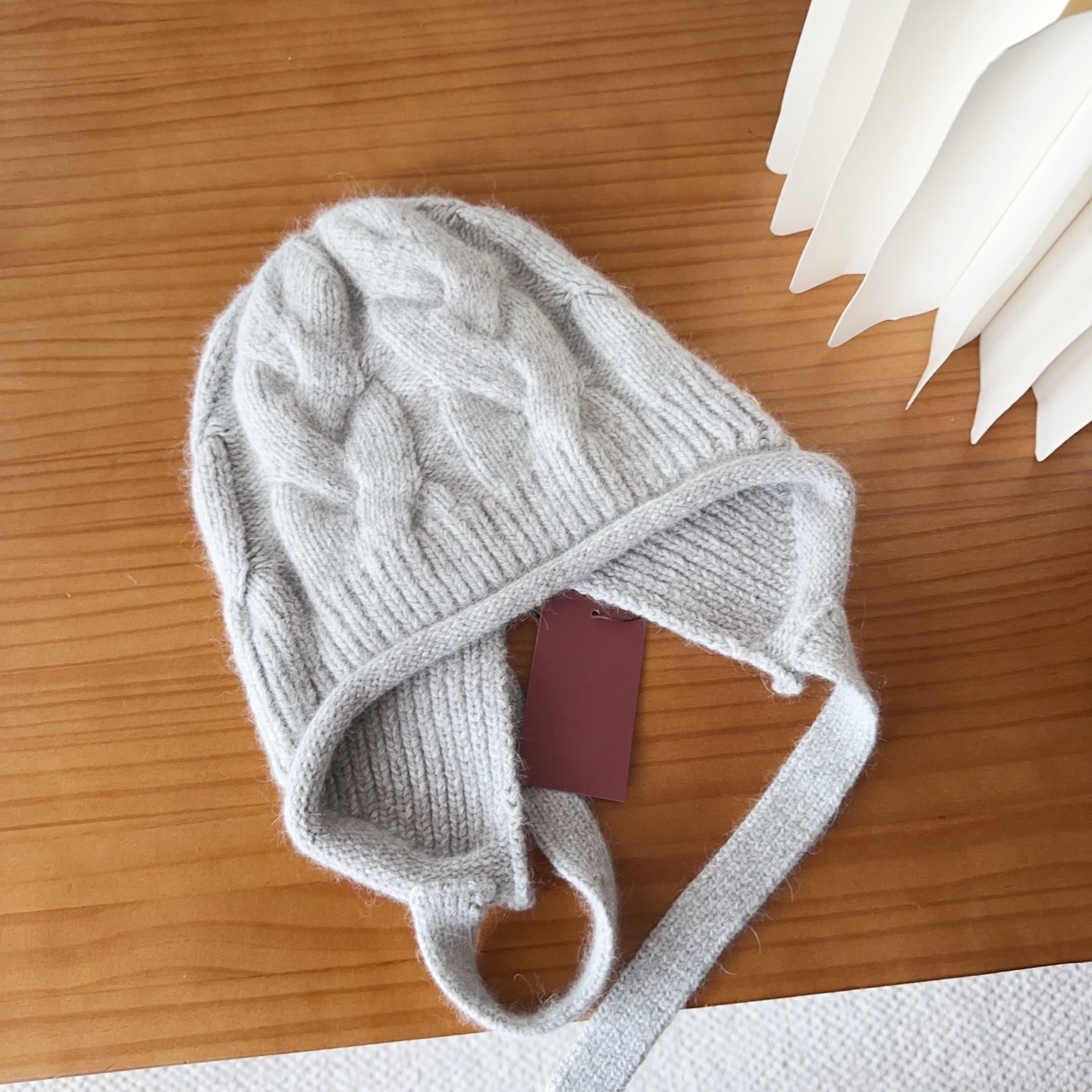 LP秋冬款翻边羊毛针织毛线帽这款必定是极简主义的最爱干净，利索，时尚百搭，绝对不挑脸型！属于时尚经典的万