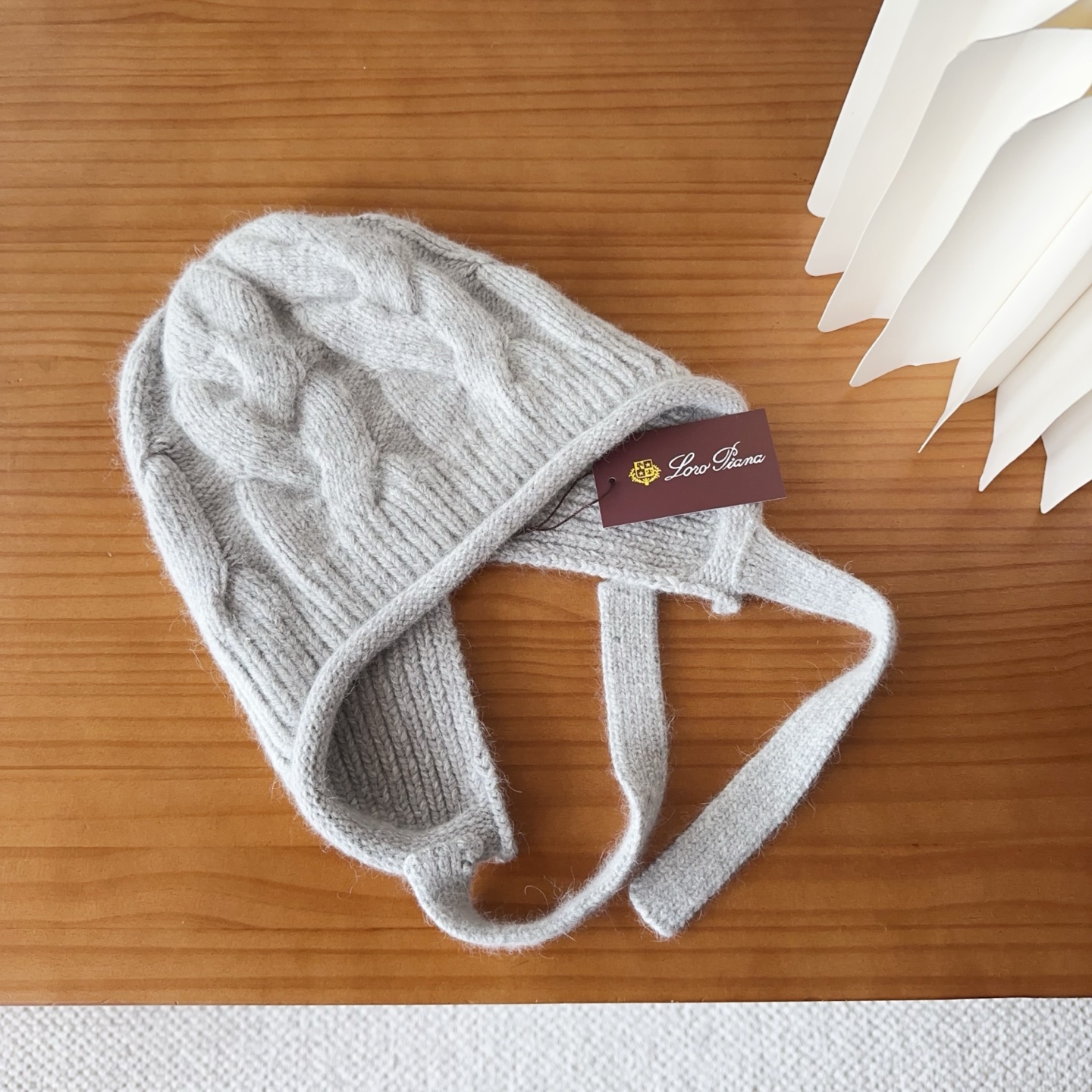 LP秋冬款翻边羊毛针织毛线帽这款必定是极简主义的最爱干净，利索，时尚百搭，绝对不挑脸型！属于时尚经典的万