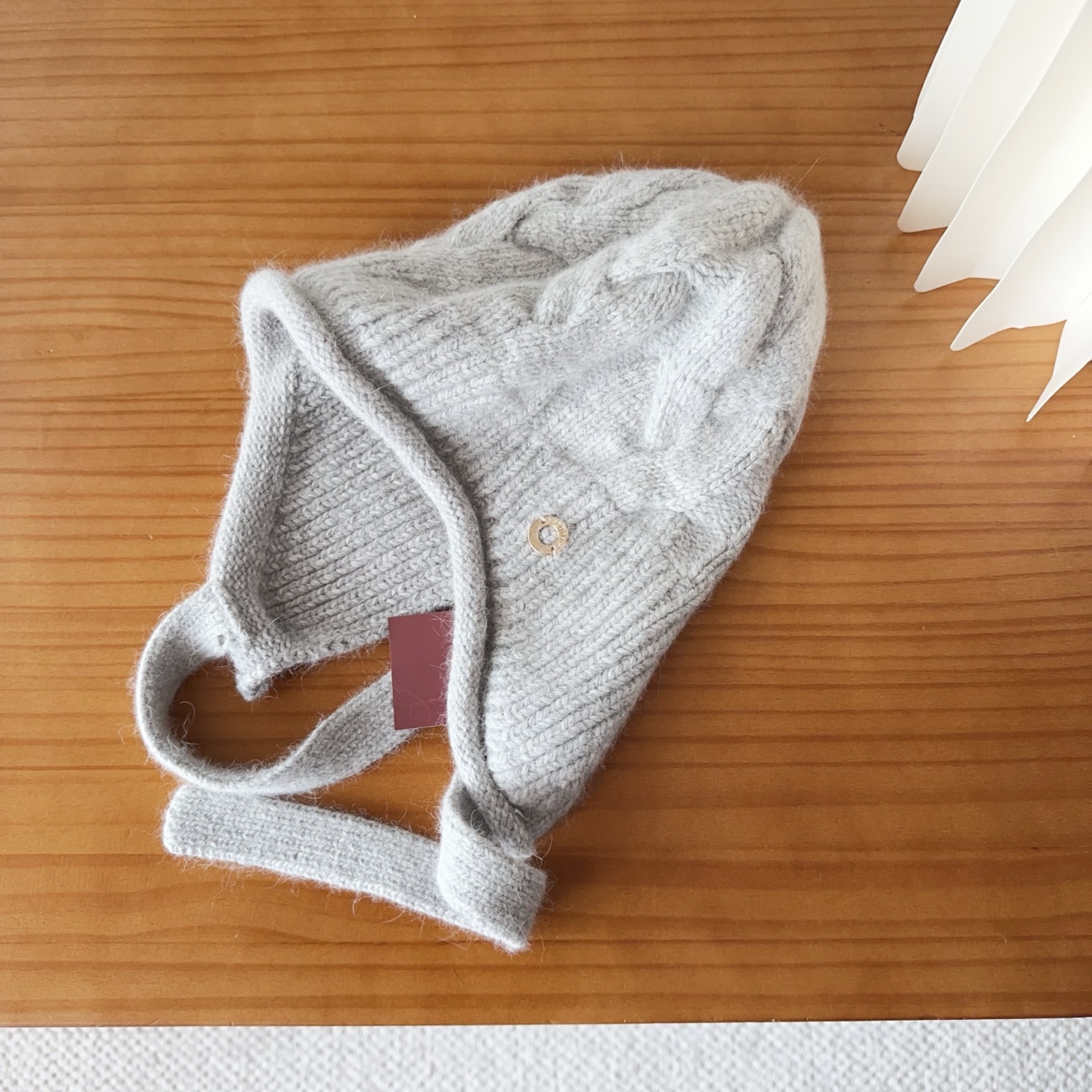 LP秋冬款翻边羊毛针织毛线帽这款必定是极简主义的最爱干净，利索，时尚百搭，绝对不挑脸型！属于时尚经典的万