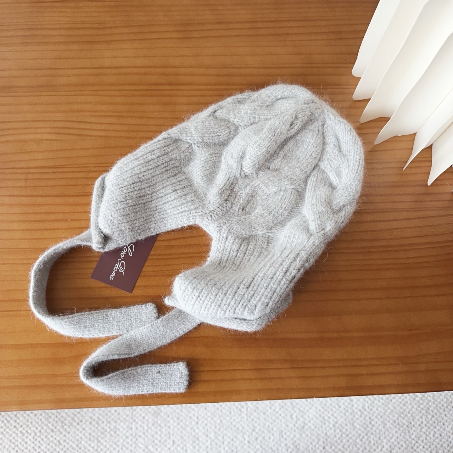 LP秋冬款翻边羊毛针织毛线帽这款必定是极简主义的最爱干净，利索，时尚百搭，绝对不挑脸型！属于时尚经典的万