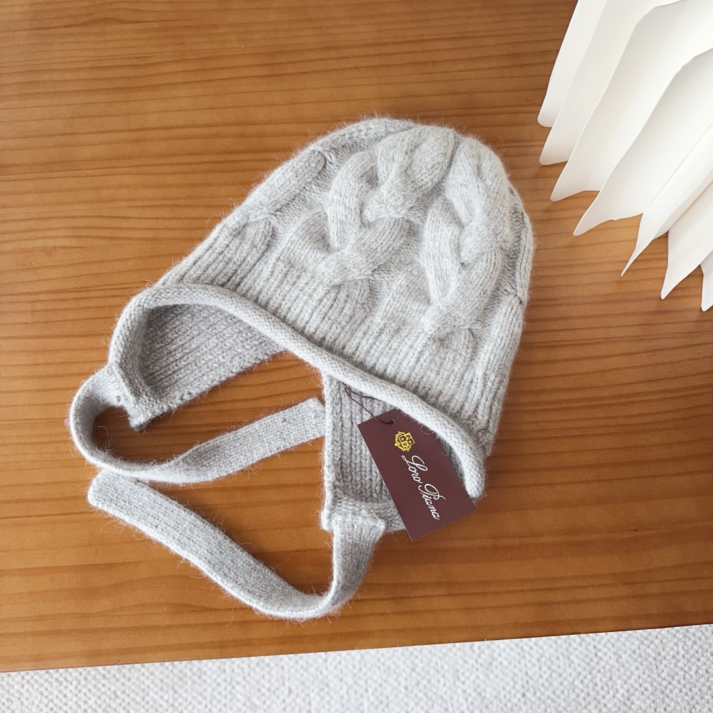 LP秋冬款翻边羊毛针织毛线帽这款必定是极简主义的最爱干净，利索，时尚百搭，绝对不挑脸型！属于时尚经典的万