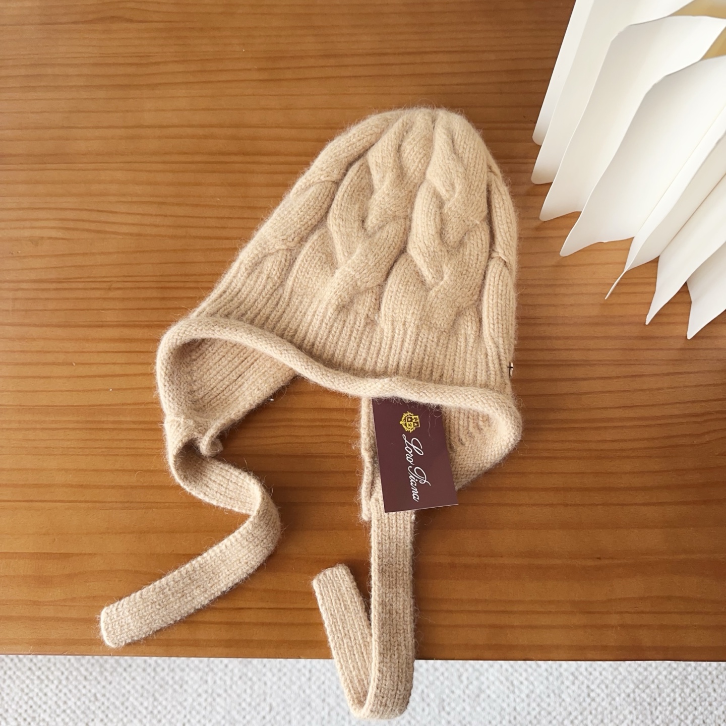 LP秋冬款翻边羊毛针织毛线帽这款必定是极简主义的最爱干净，利索，时尚百搭，绝对不挑脸型！属于时尚经典的万