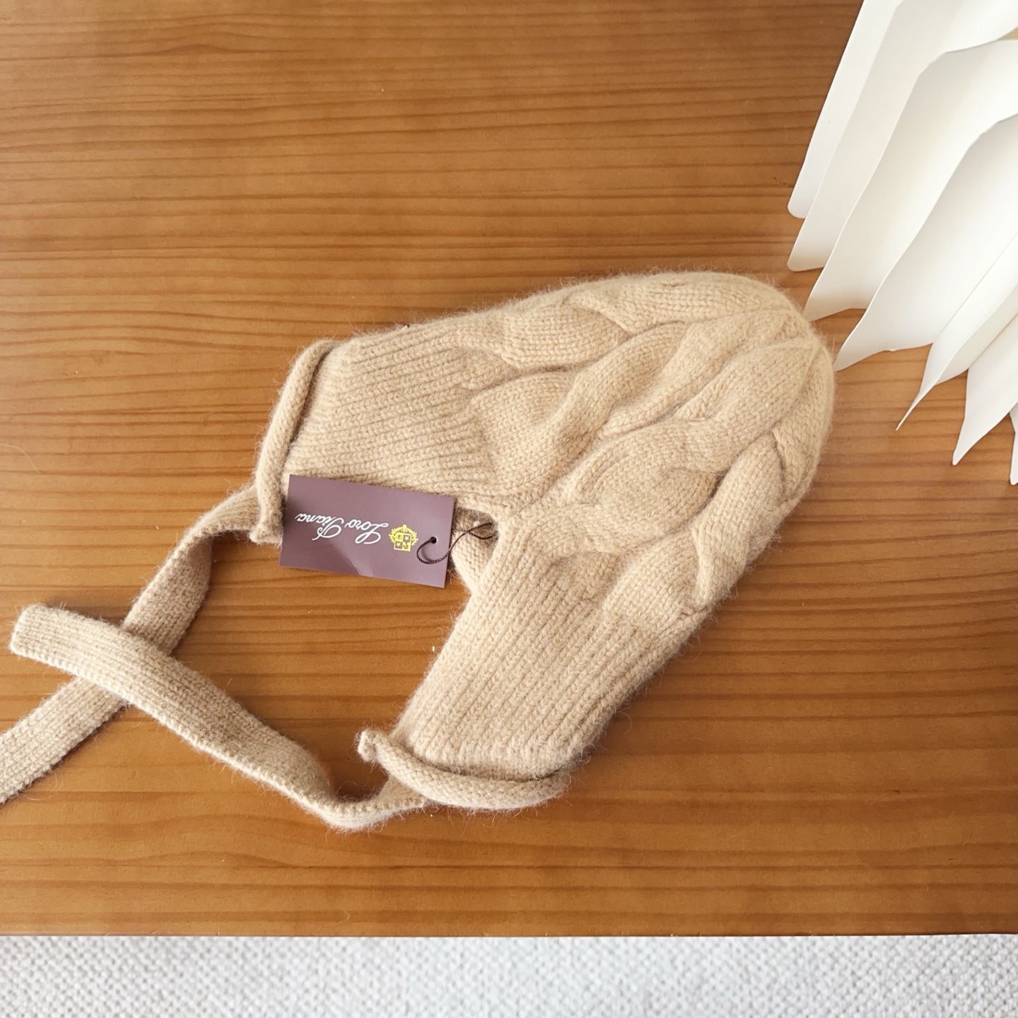 LP秋冬款翻边羊毛针织毛线帽这款必定是极简主义的最爱干净，利索，时尚百搭，绝对不挑脸型！属于时尚经典的万