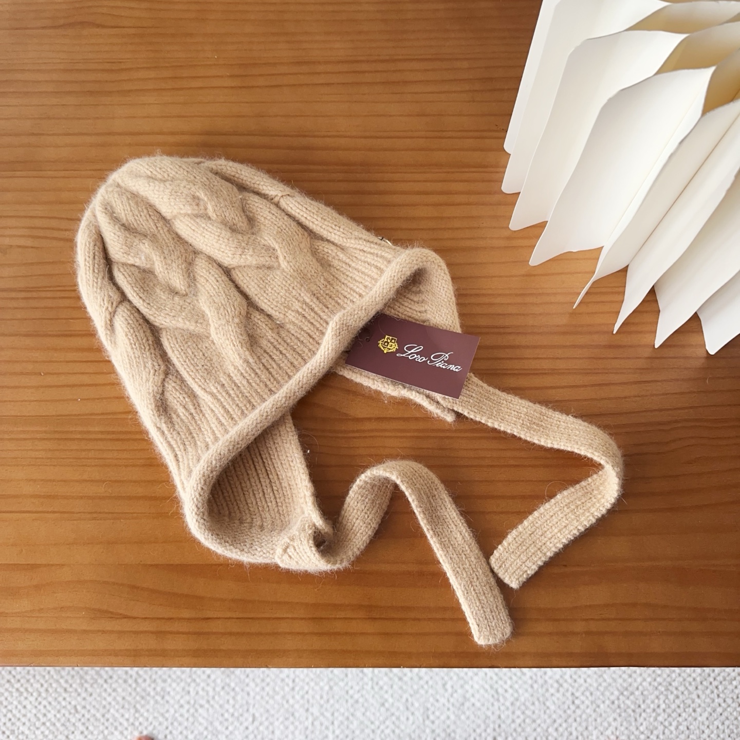 LP秋冬款翻边羊毛针织毛线帽这款必定是极简主义的最爱干净，利索，时尚百搭，绝对不挑脸型！属于时尚经典的万