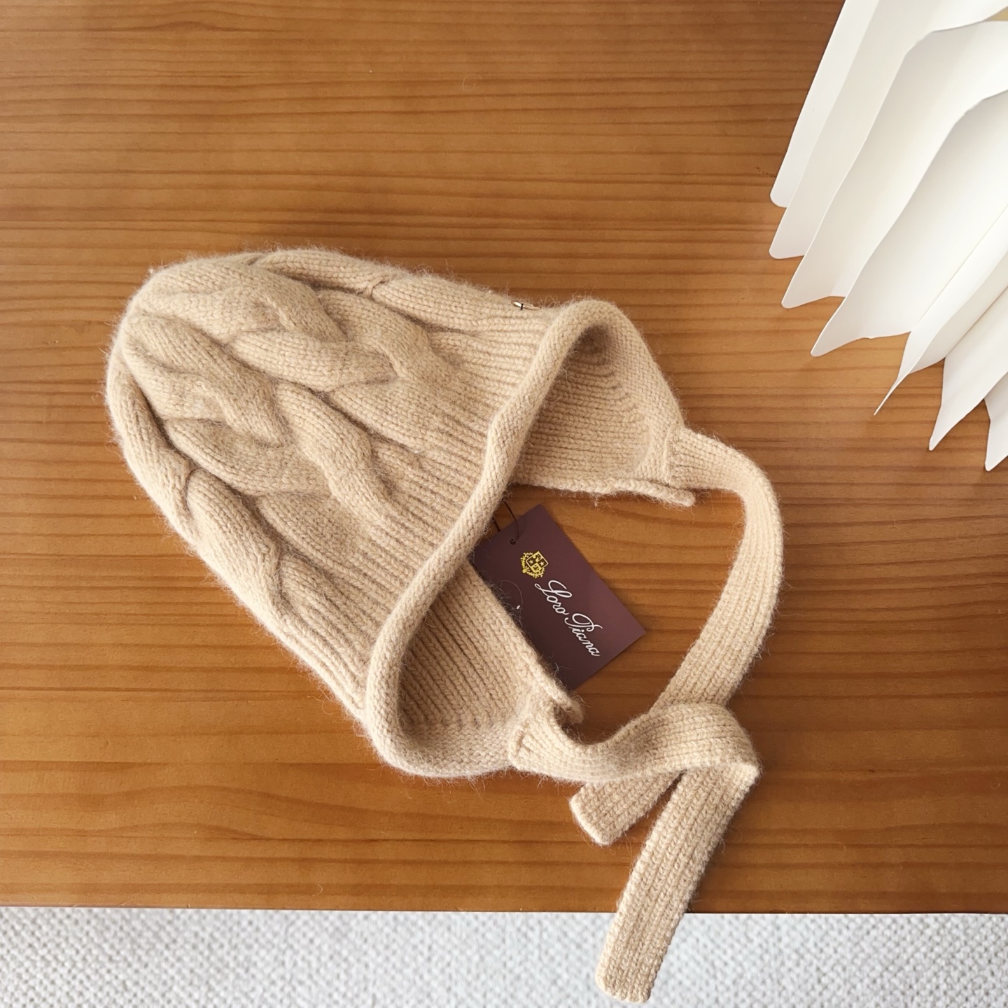 LP秋冬款翻边羊毛针织毛线帽这款必定是极简主义的最爱干净，利索，时尚百搭，绝对不挑脸型！属于时尚经典的万