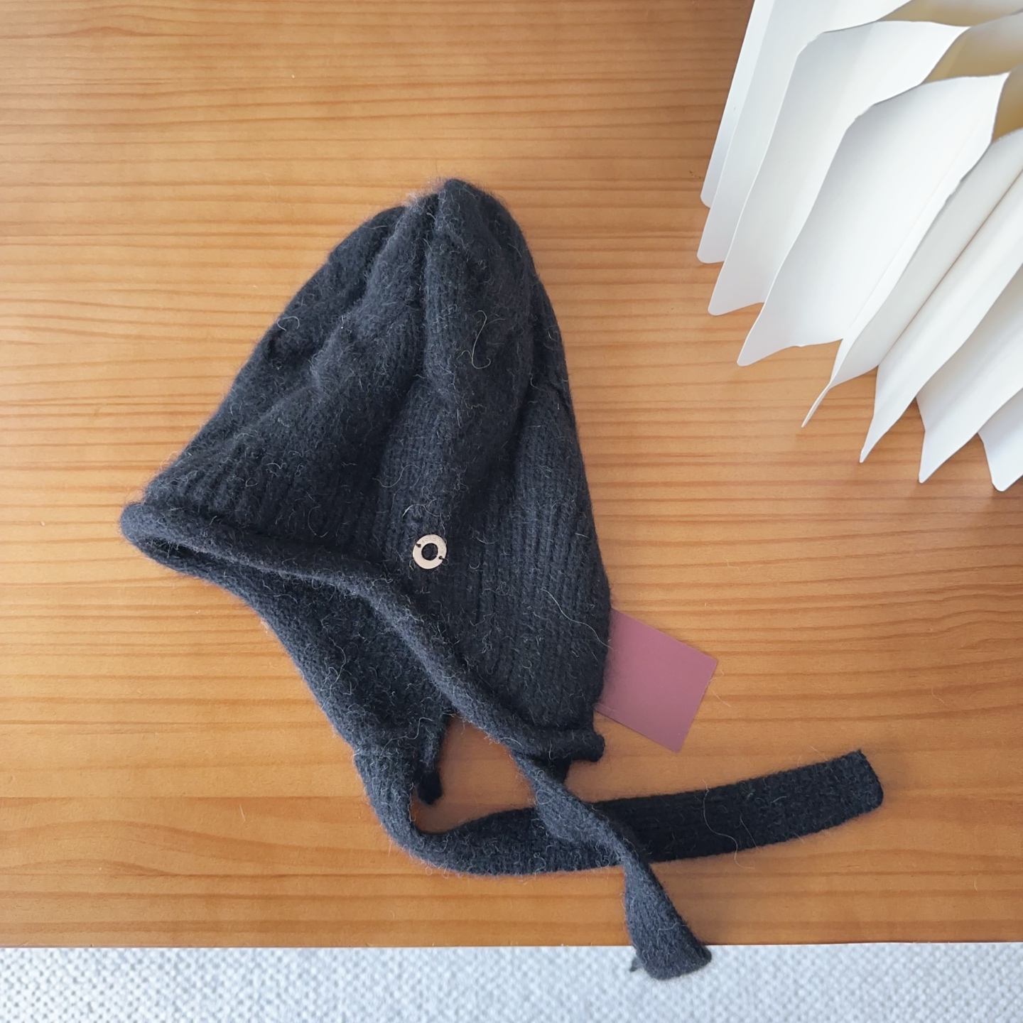 LP秋冬款翻边羊毛针织毛线帽这款必定是极简主义的最爱干净，利索，时尚百搭，绝对不挑脸型！属于时尚经典的万