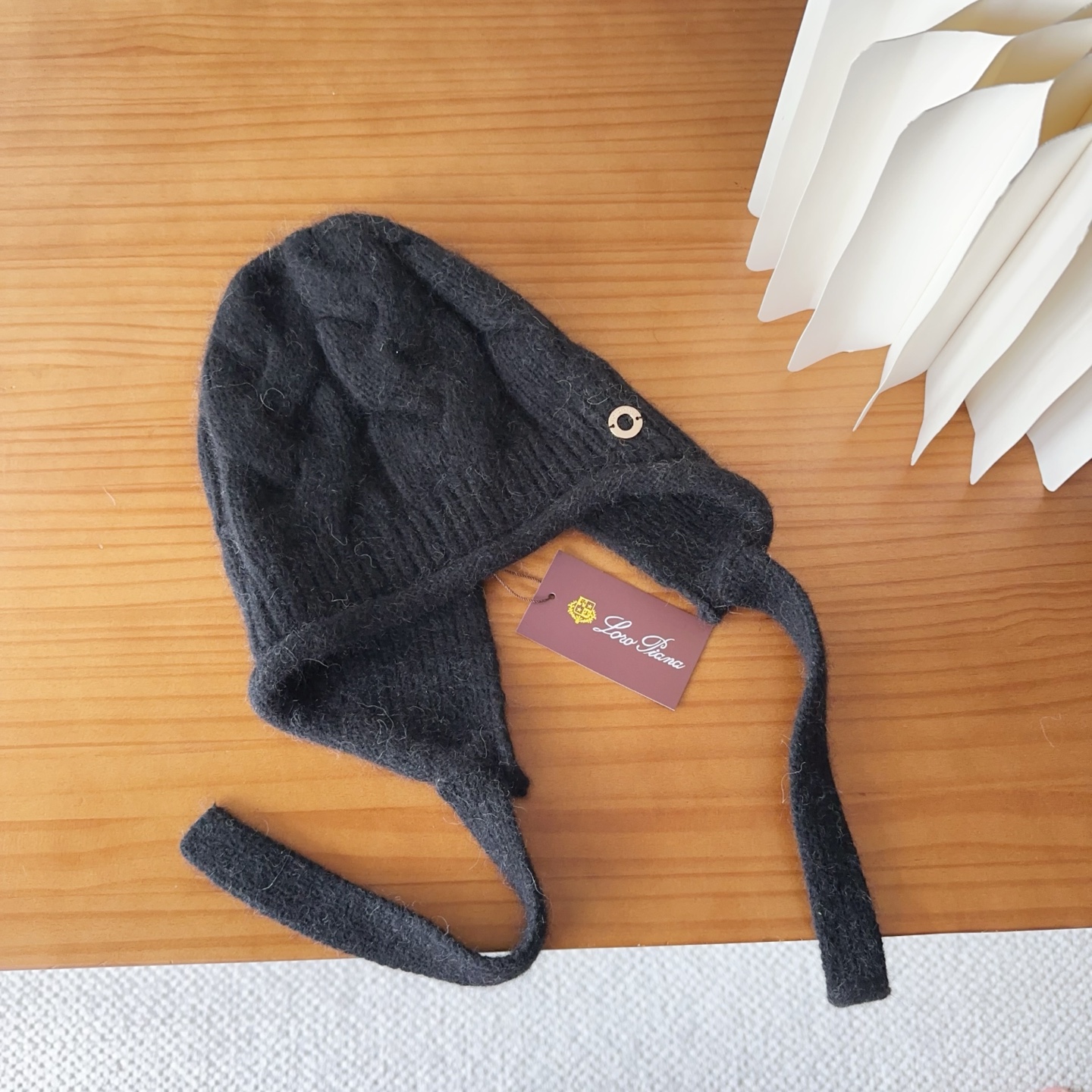 LP秋冬款翻边羊毛针织毛线帽这款必定是极简主义的最爱干净，利索，时尚百搭，绝对不挑脸型！属于时尚经典的万