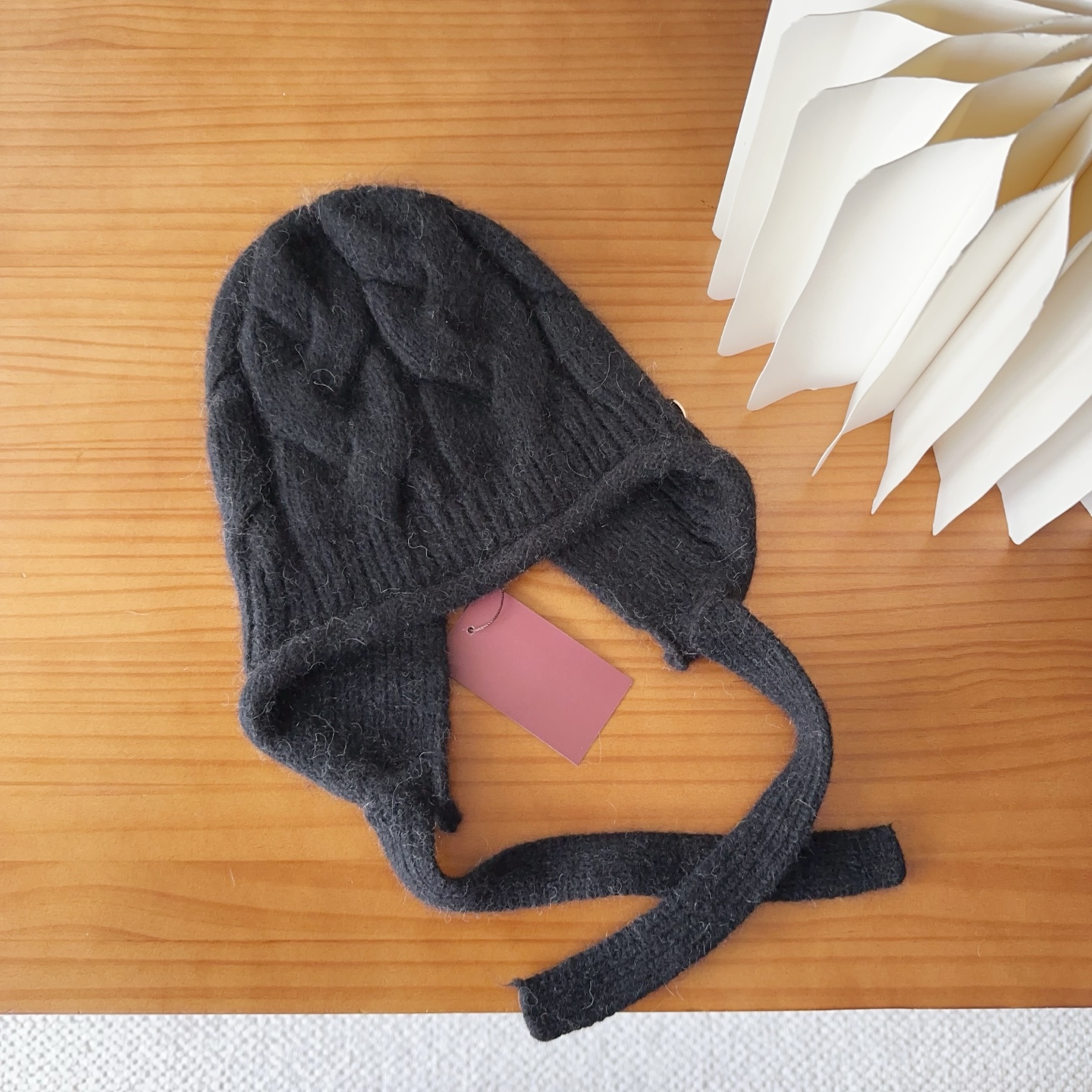 LP秋冬款翻边羊毛针织毛线帽这款必定是极简主义的最爱干净，利索，时尚百搭，绝对不挑脸型！属于时尚经典的万