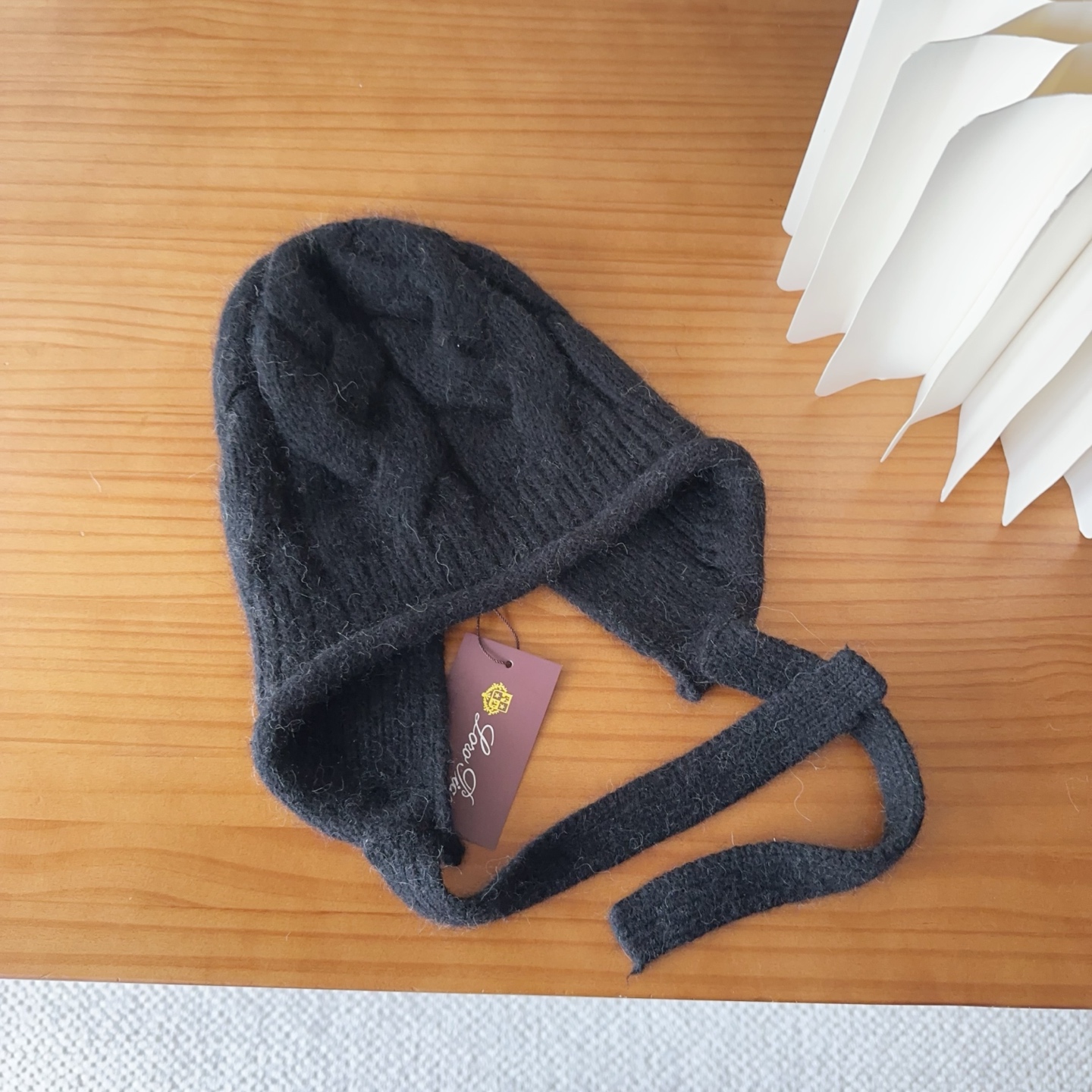 LP秋冬款翻边羊毛针织毛线帽这款必定是极简主义的最爱干净，利索，时尚百搭，绝对不挑脸型！属于时尚经典的万