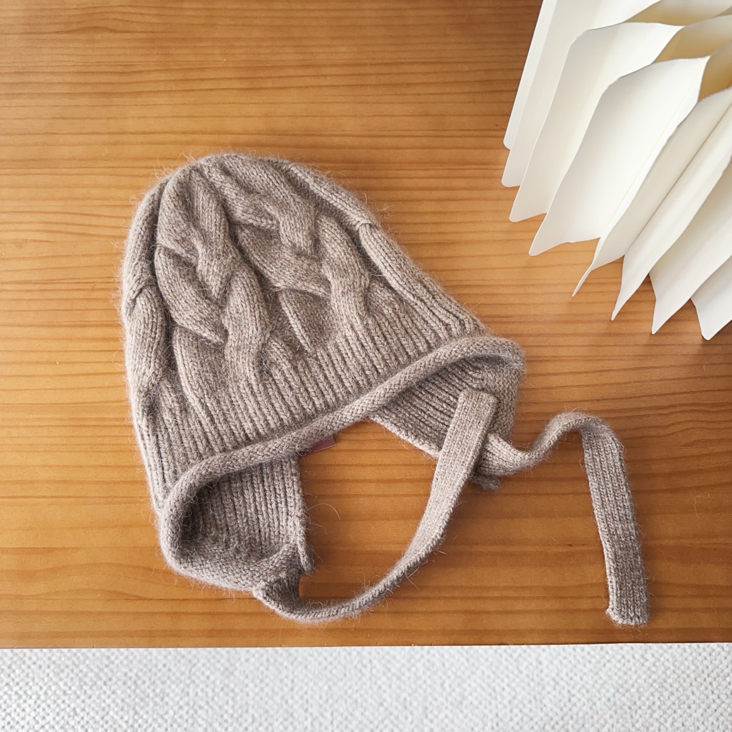 LP秋冬款翻边羊毛针织毛线帽这款必定是极简主义的最爱干净，利索，时尚百搭，绝对不挑脸型！属于时尚经典的万