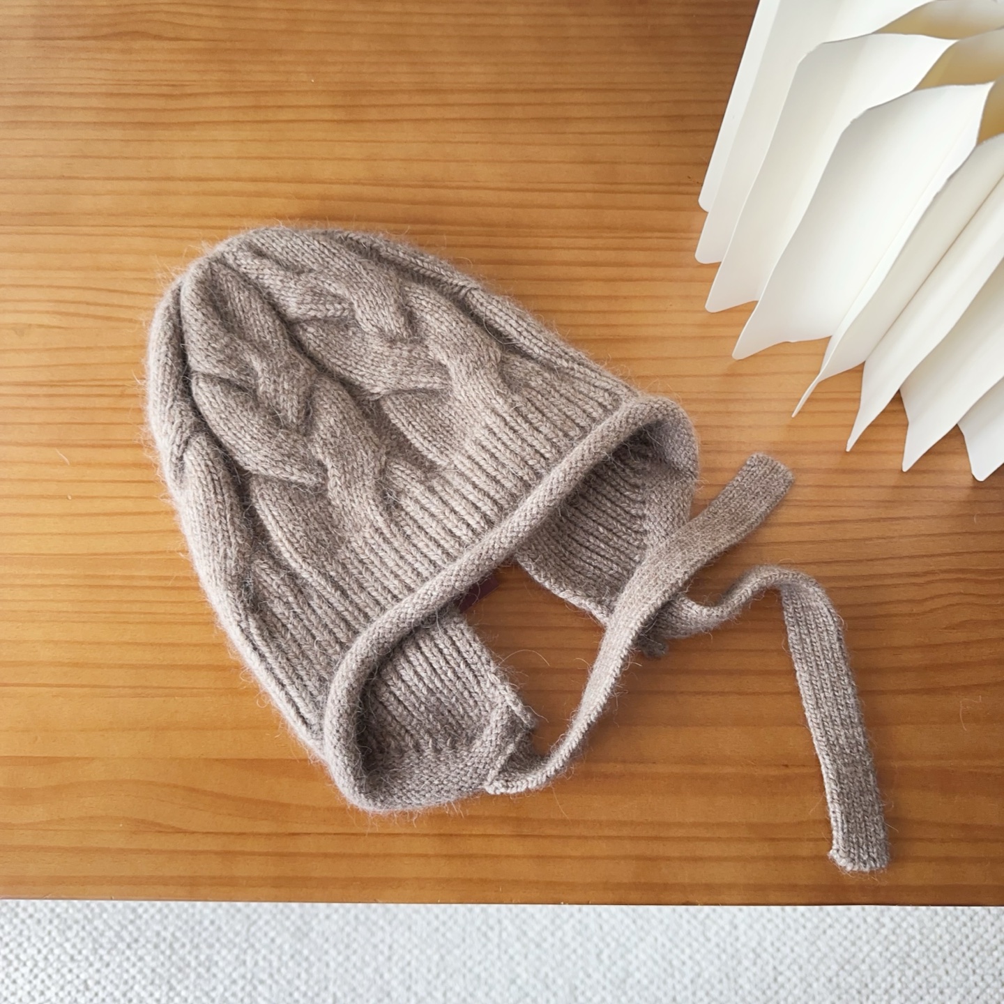 LP秋冬款翻边羊毛针织毛线帽这款必定是极简主义的最爱干净，利索，时尚百搭，绝对不挑脸型！属于时尚经典的万