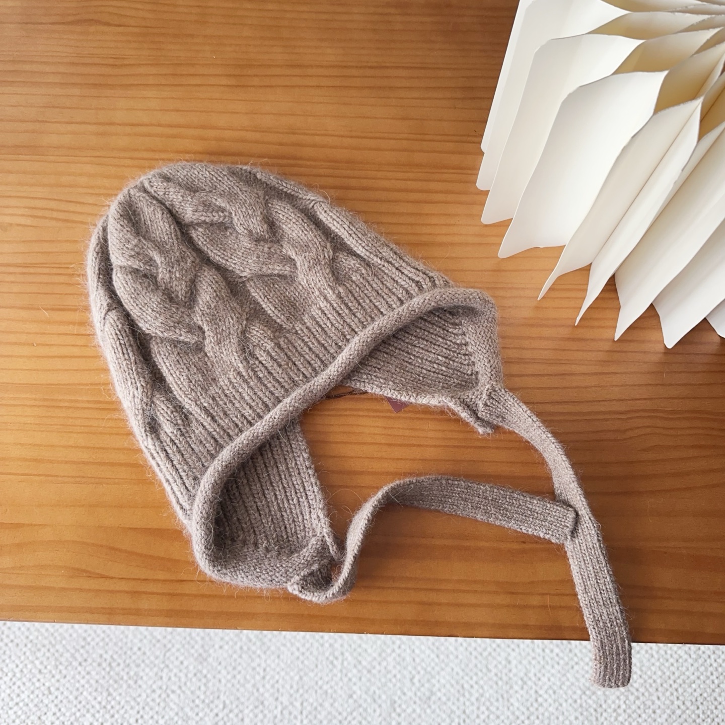 LP秋冬款翻边羊毛针织毛线帽这款必定是极简主义的最爱干净，利索，时尚百搭，绝对不挑脸型！属于时尚经典的万